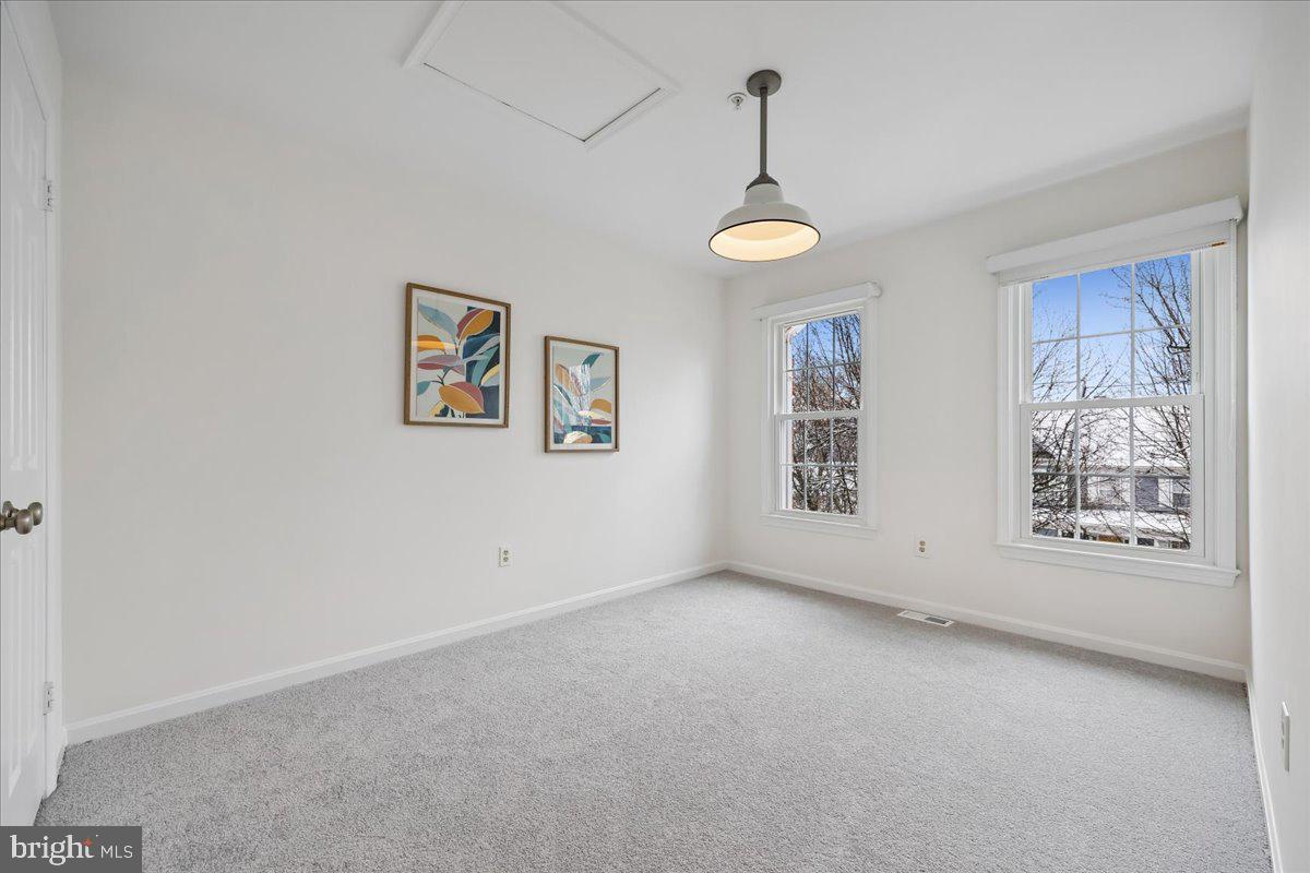 KENSINGTON HEIGHTS - Residential