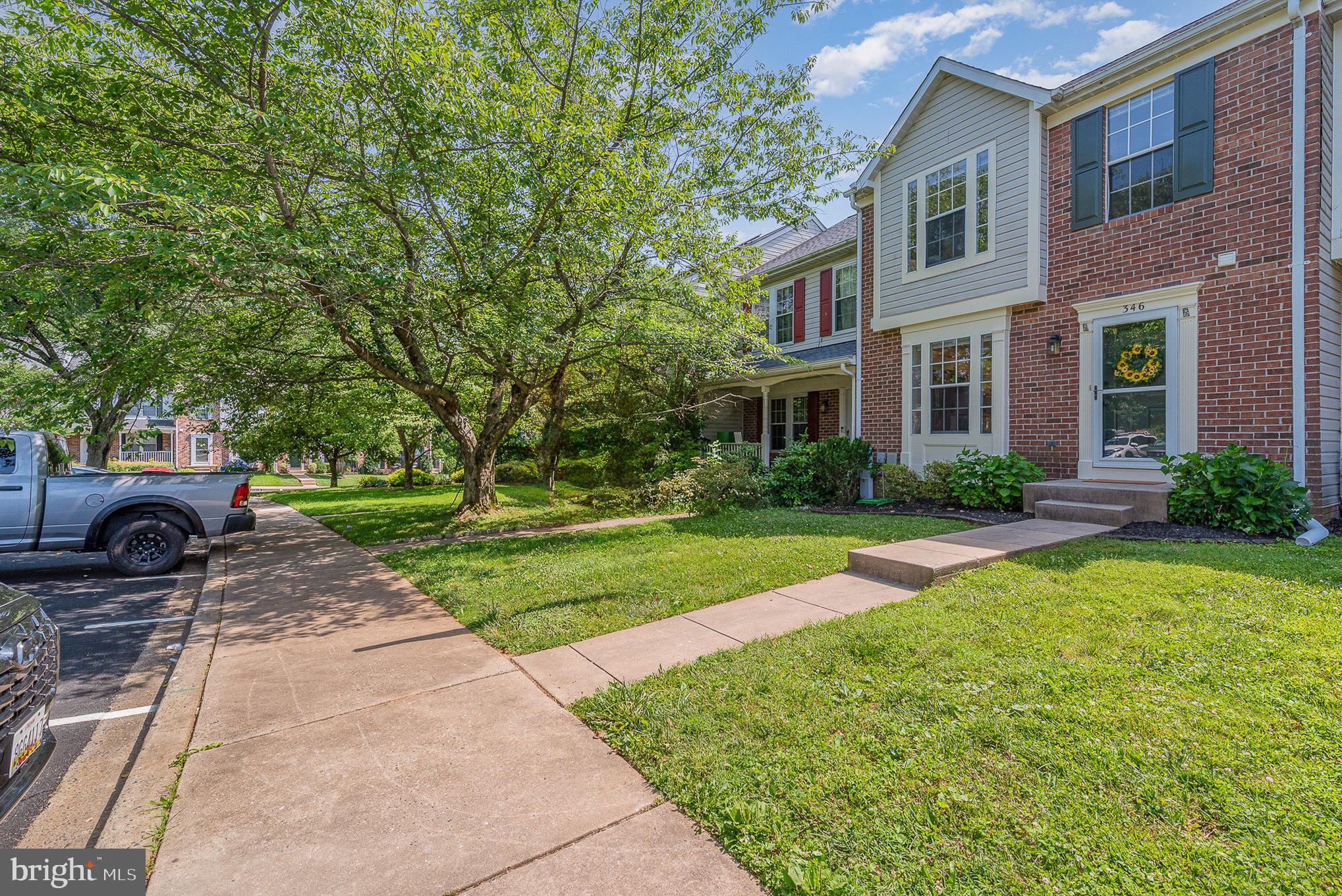 346 HONEY LOCUST COURT