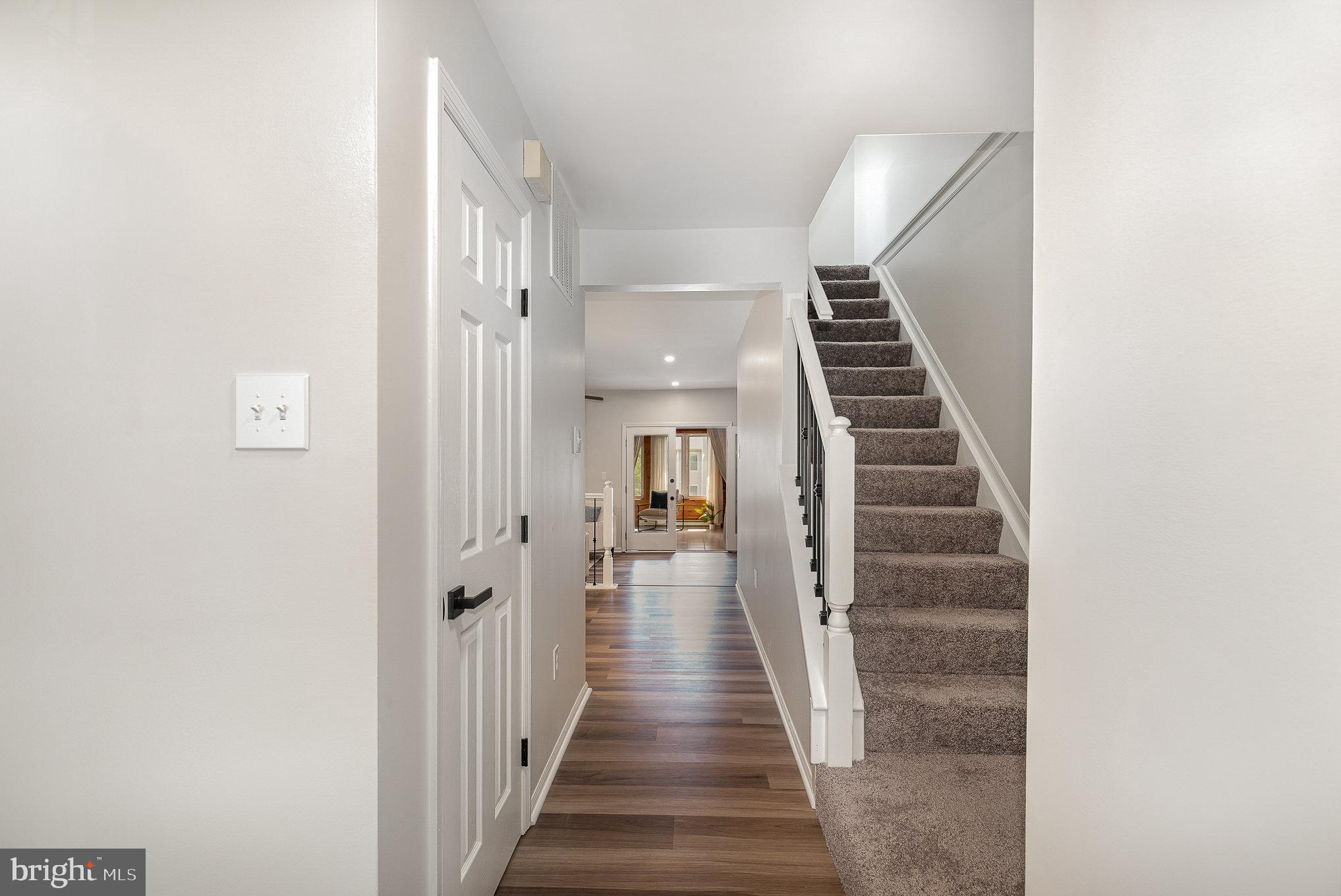 346 HONEY LOCUST COURT