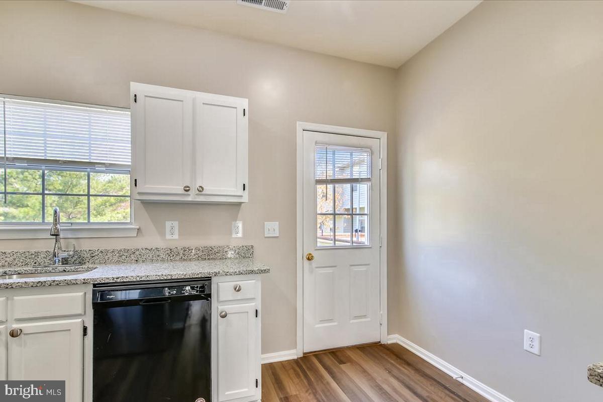 COMMONS OF AVALON - Residential Lease