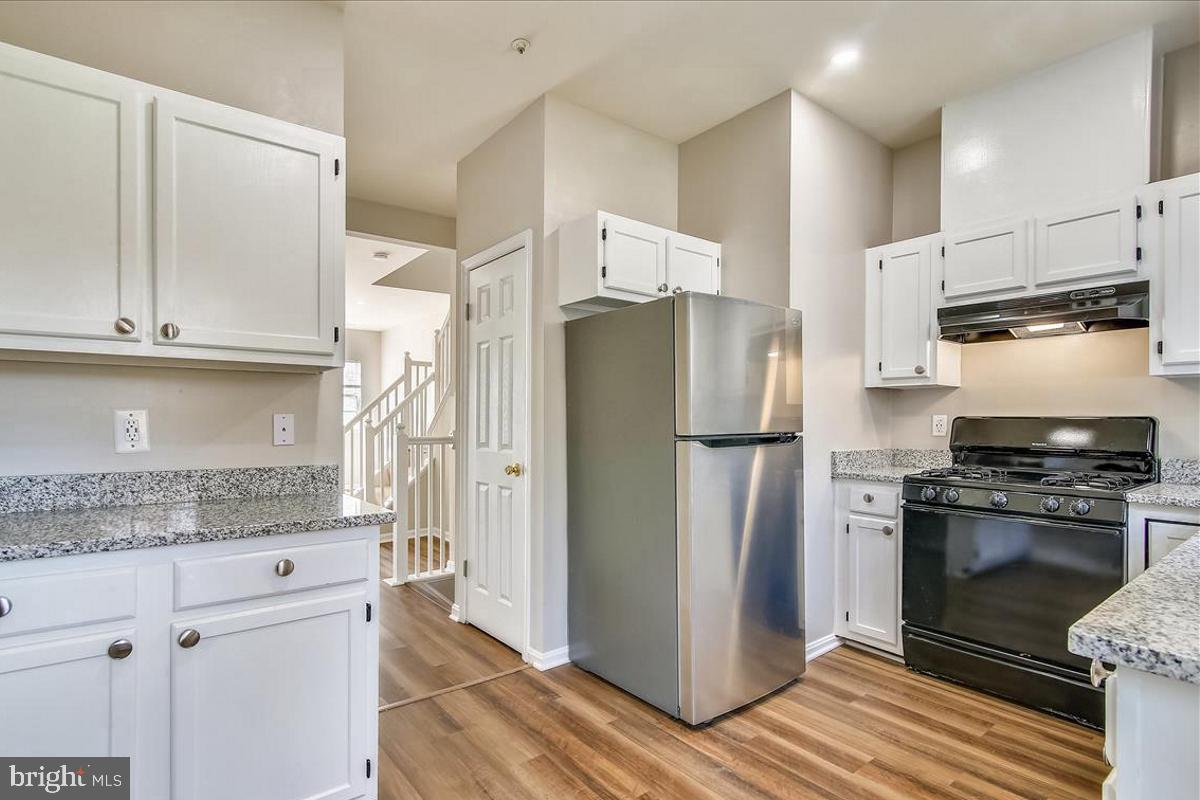 COMMONS OF AVALON - Residential Lease