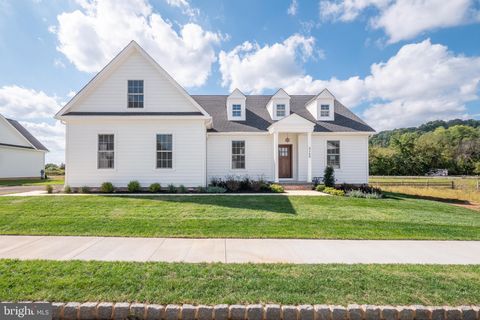 Homes For Sale - 4268 Stonebridge Drive<br/> BETHLEHEM, PA 18015