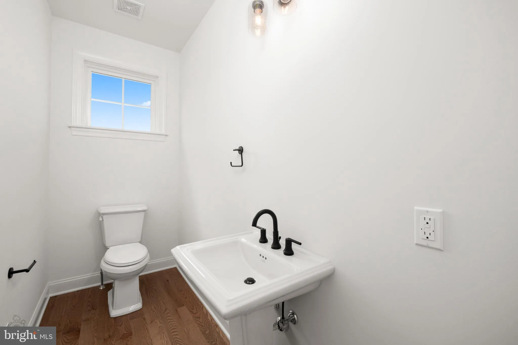 Bethlehem, Pennsylvania 18015, United States, 3 Bedrooms Bedrooms, ,3 BathroomsBathrooms,Residential,Active,235677