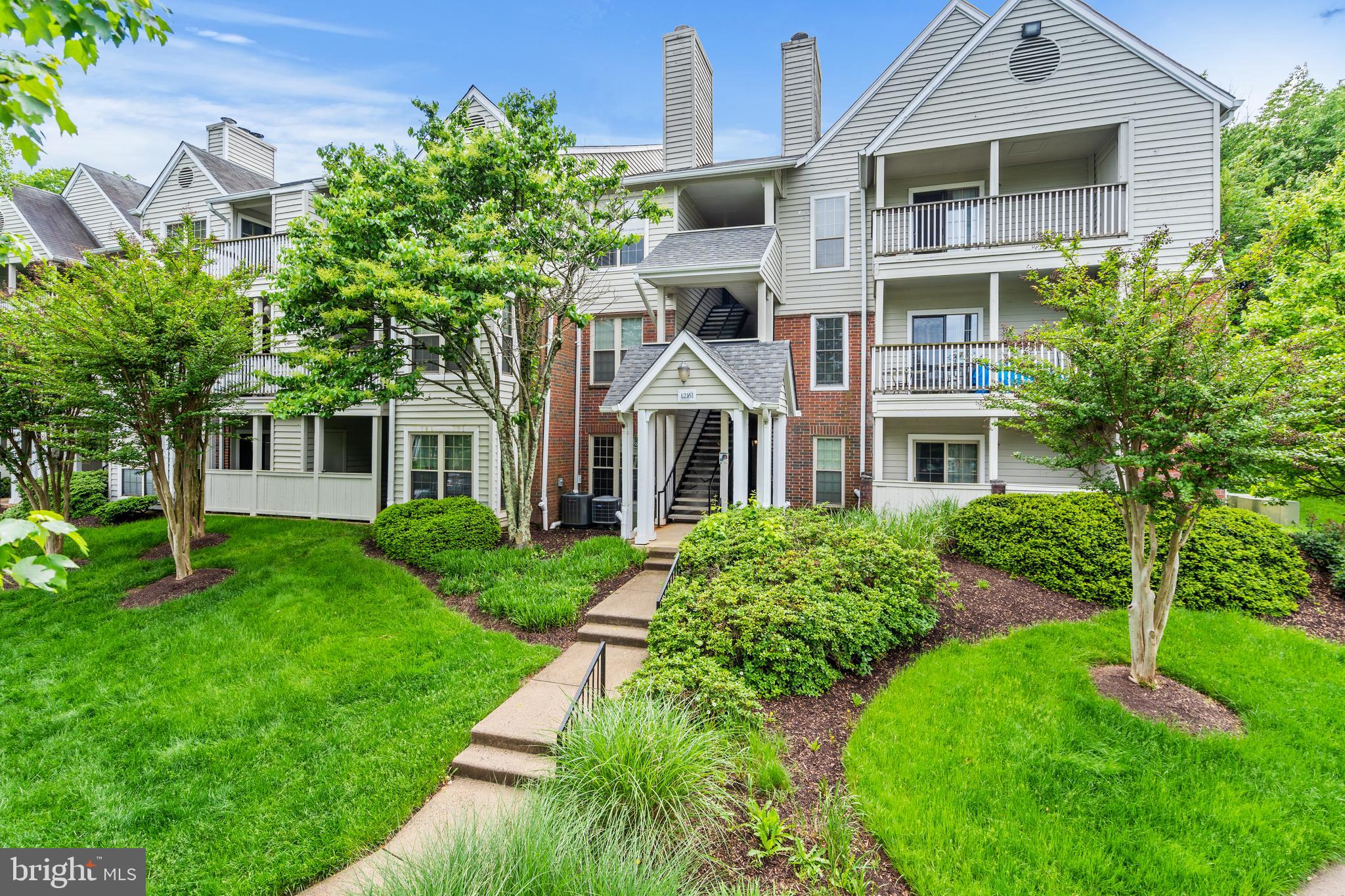 PENDERBROOK SQUARE CONDOMINIUMS - Residential