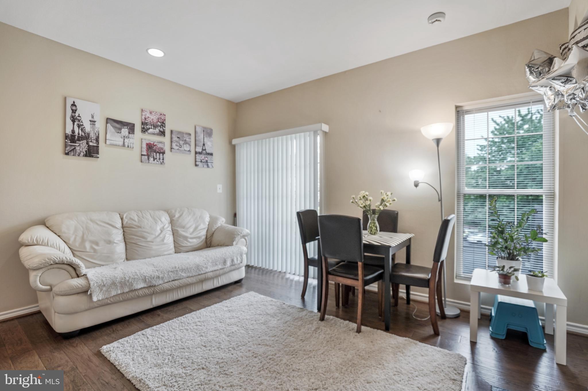 PENDERBROOK SQUARE CONDOMINIUMS - Residential