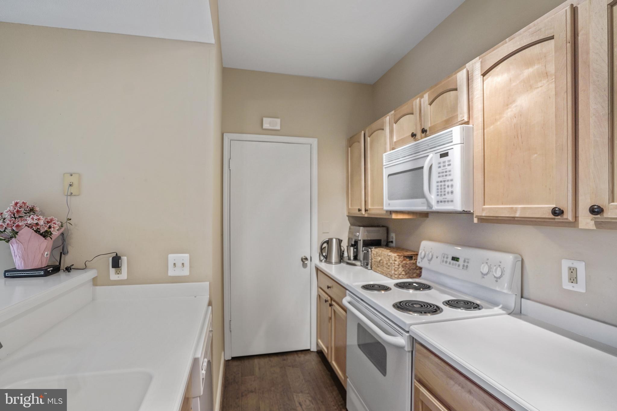 PENDERBROOK SQUARE CONDOMINIUMS - Residential