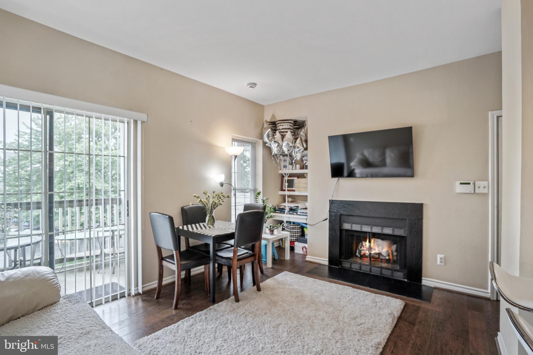 PENDERBROOK SQUARE CONDOMINIUMS - Residential