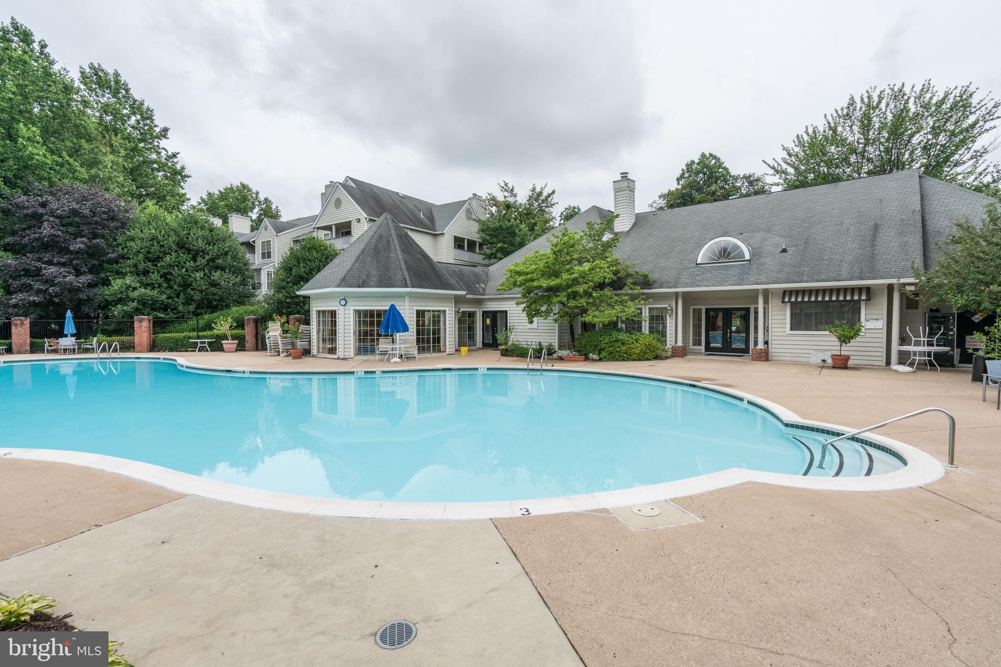 PENDERBROOK SQUARE CONDOMINIUMS - Residential