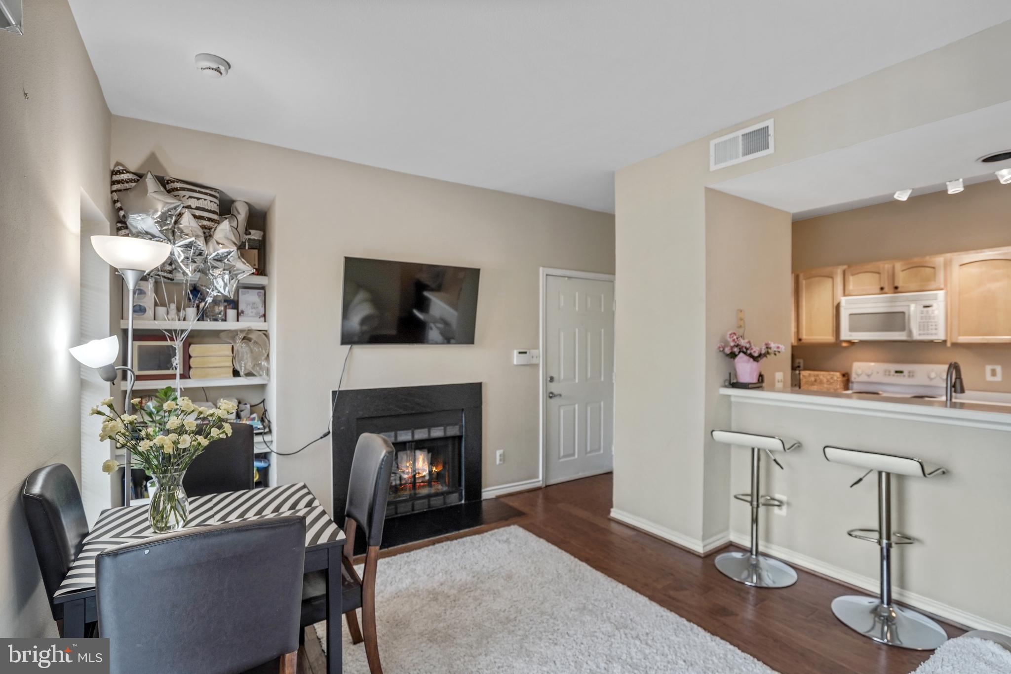 PENDERBROOK SQUARE CONDOMINIUMS - Residential