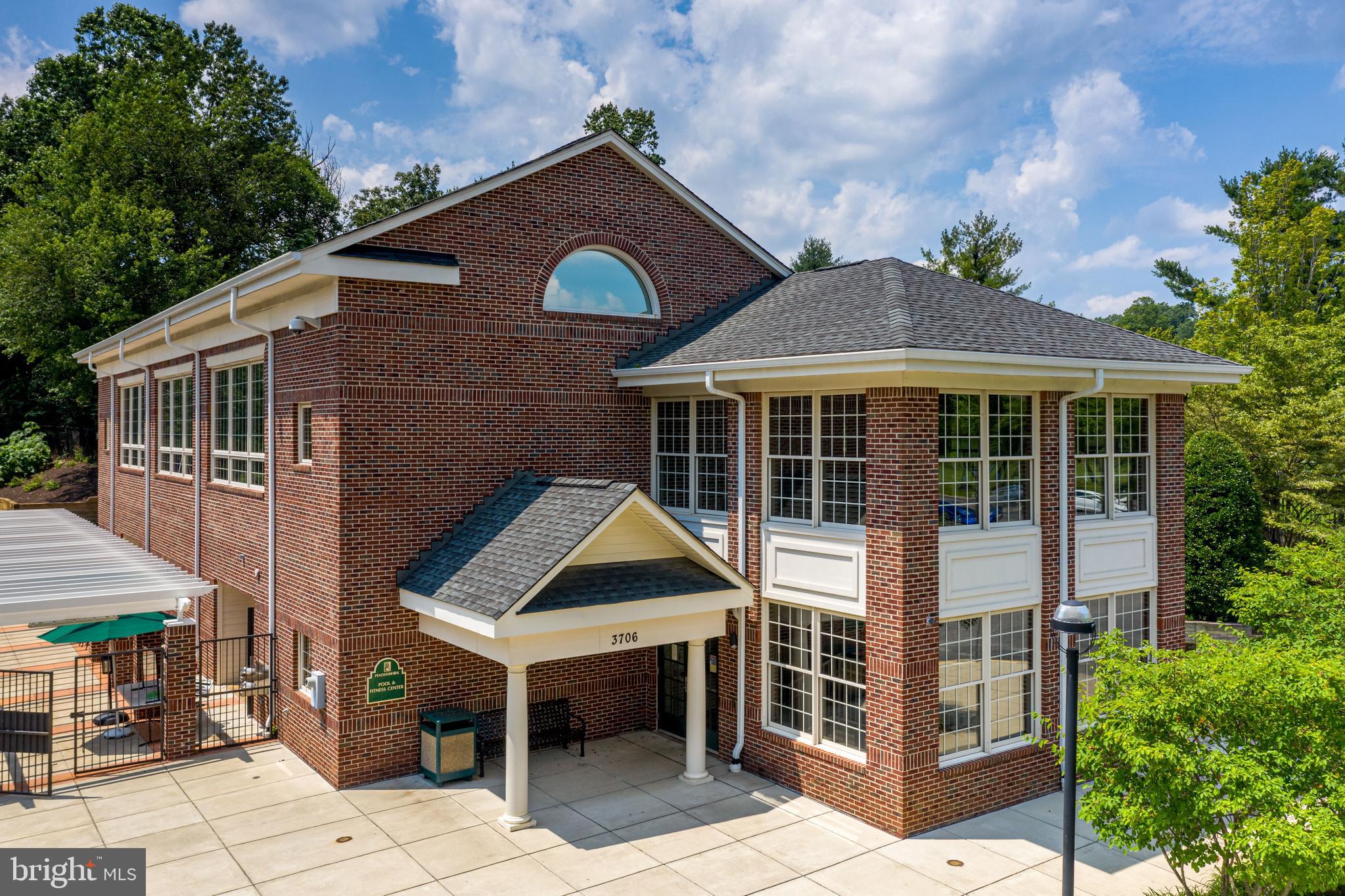 PENDERBROOK SQUARE CONDOMINIUMS - Residential