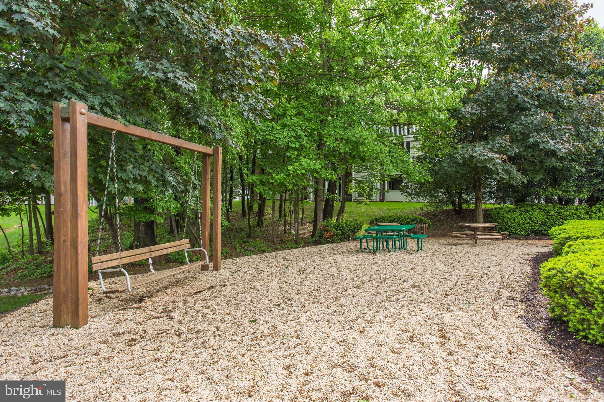 PENDERBROOK SQUARE CONDOMINIUMS - Residential