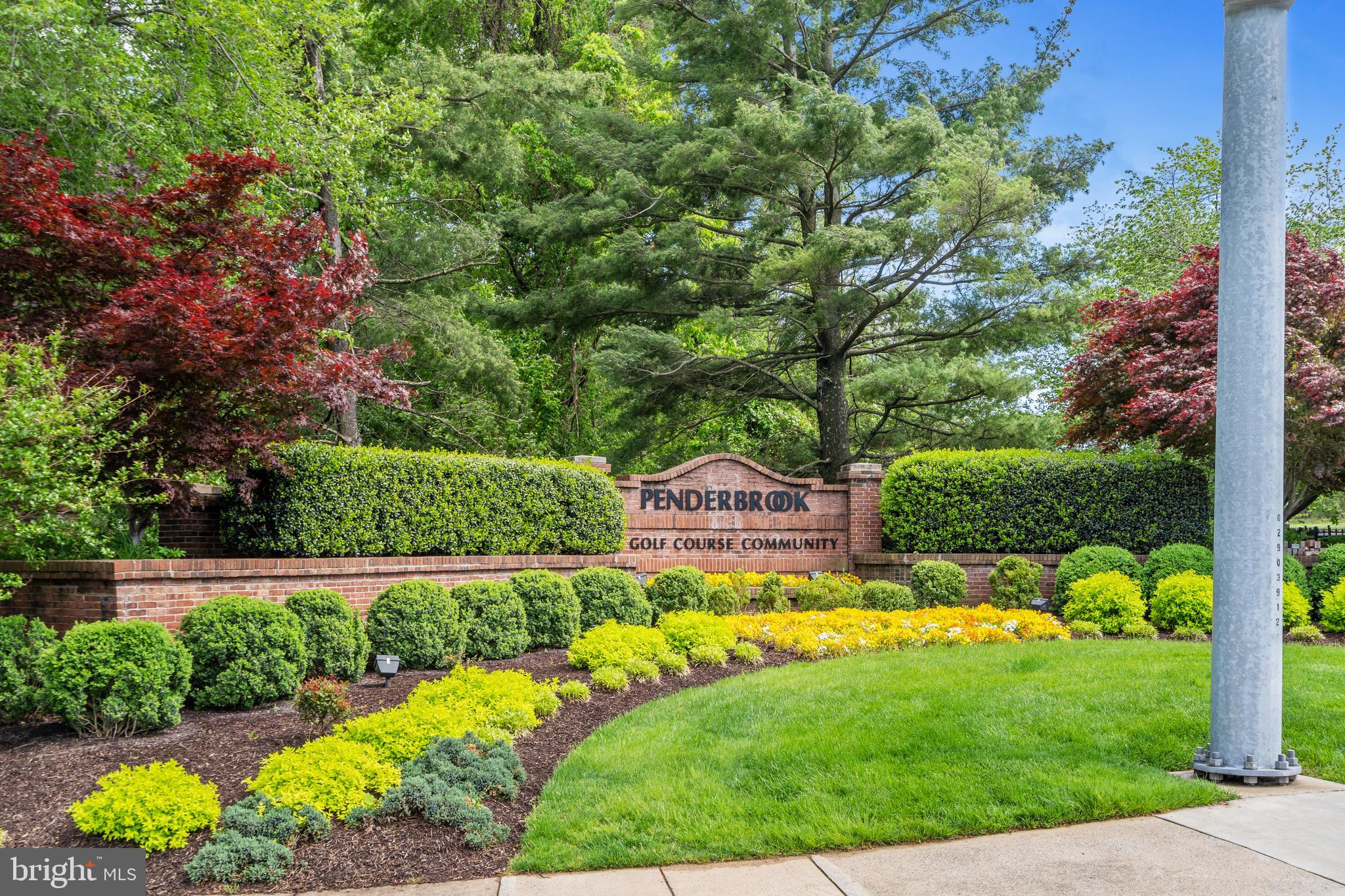 PENDERBROOK SQUARE CONDOMINIUMS - Residential