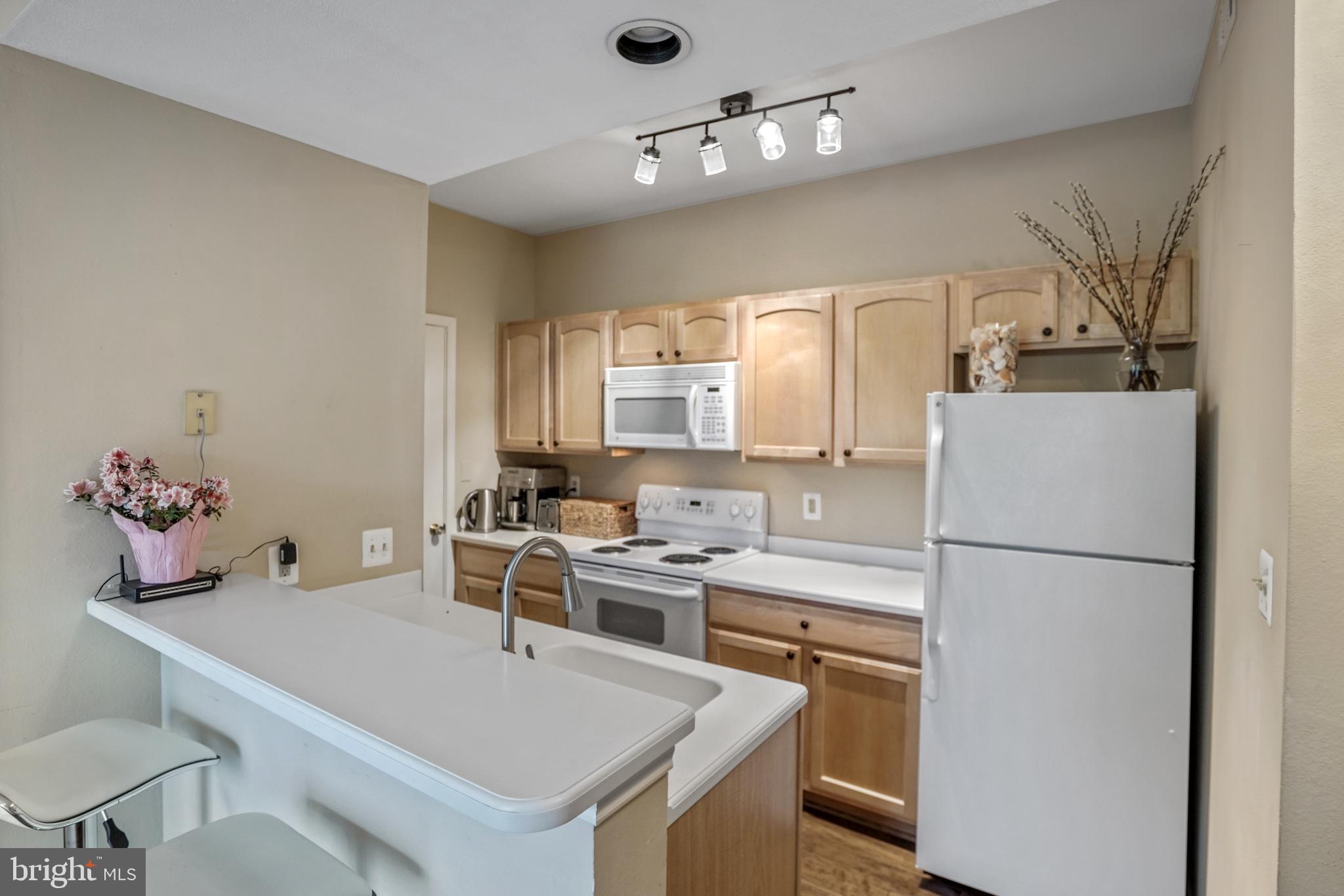 PENDERBROOK SQUARE CONDOMINIUMS - Residential