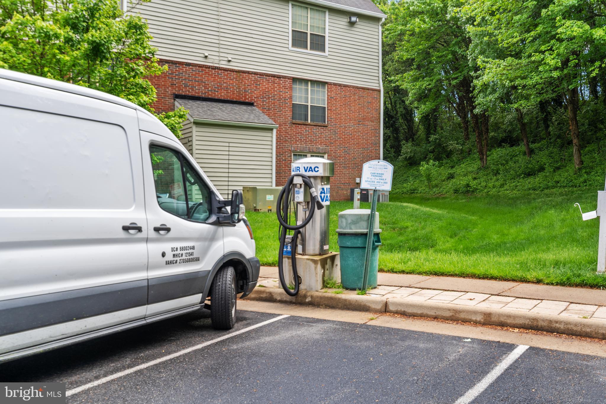 PENDERBROOK SQUARE CONDOMINIUMS - Residential