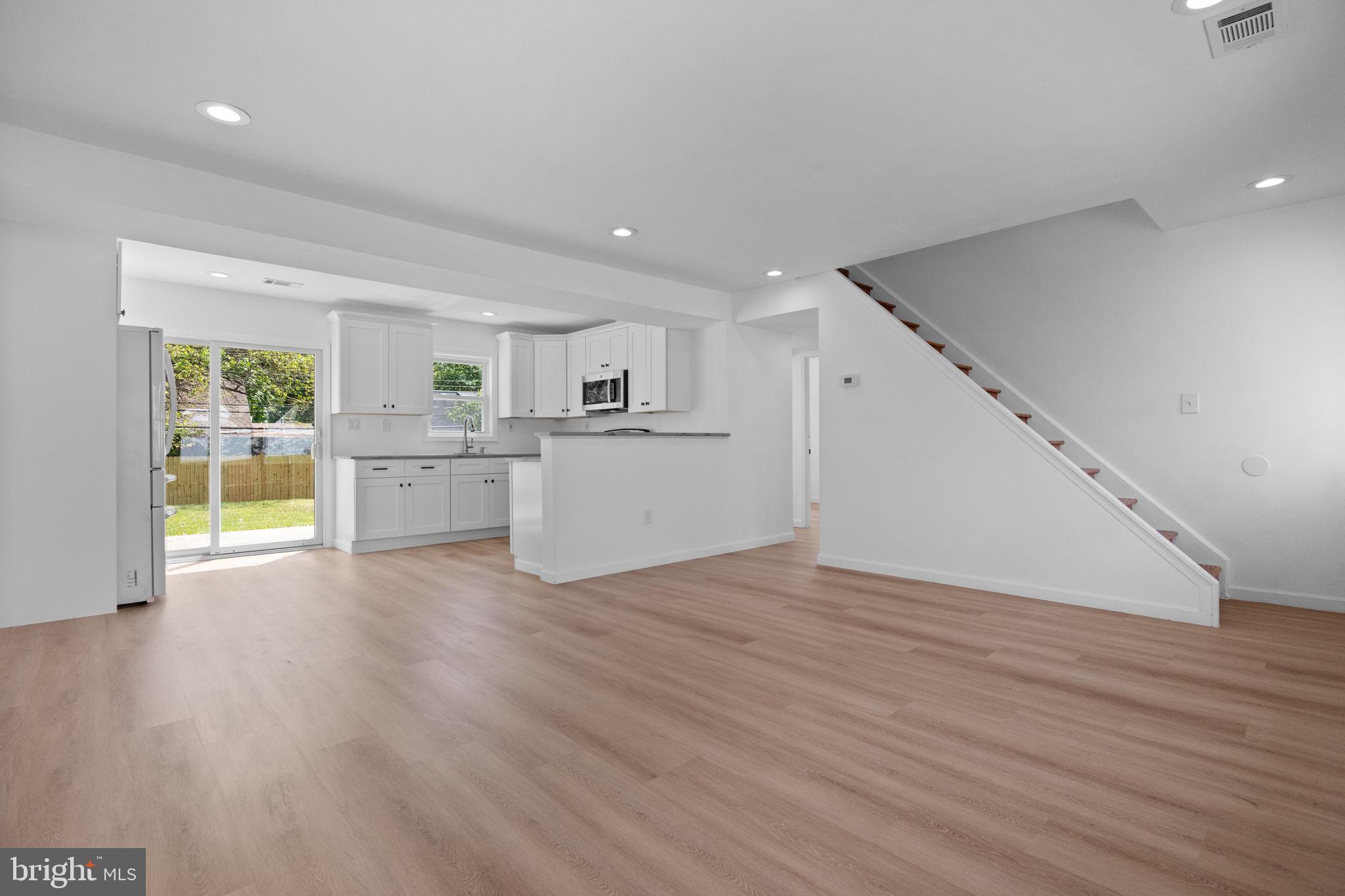 VIOLET WOOD - Residential