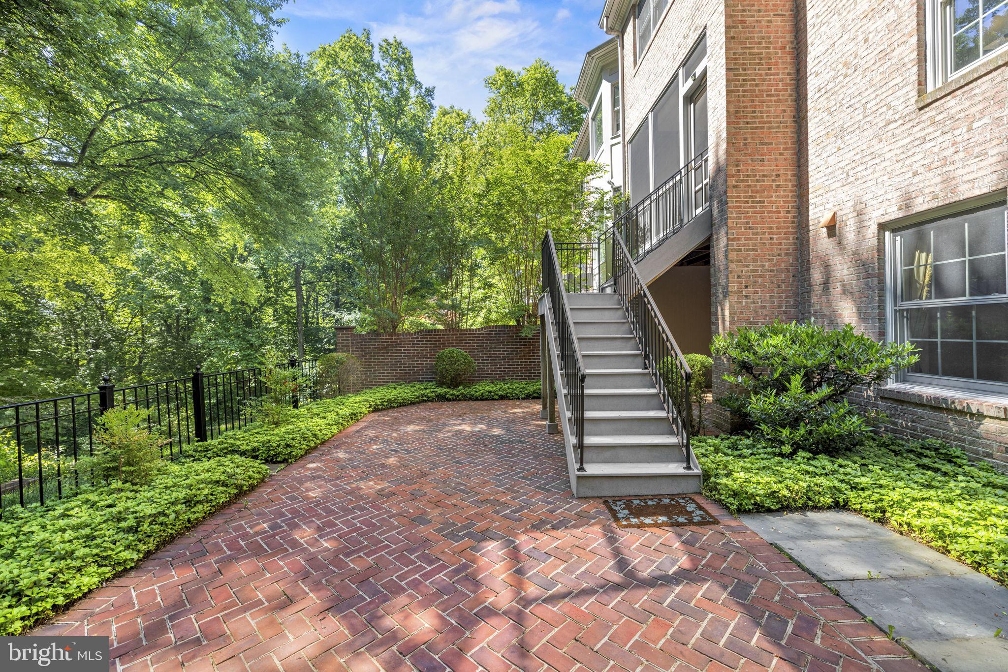 RIVER FALLS - Residential