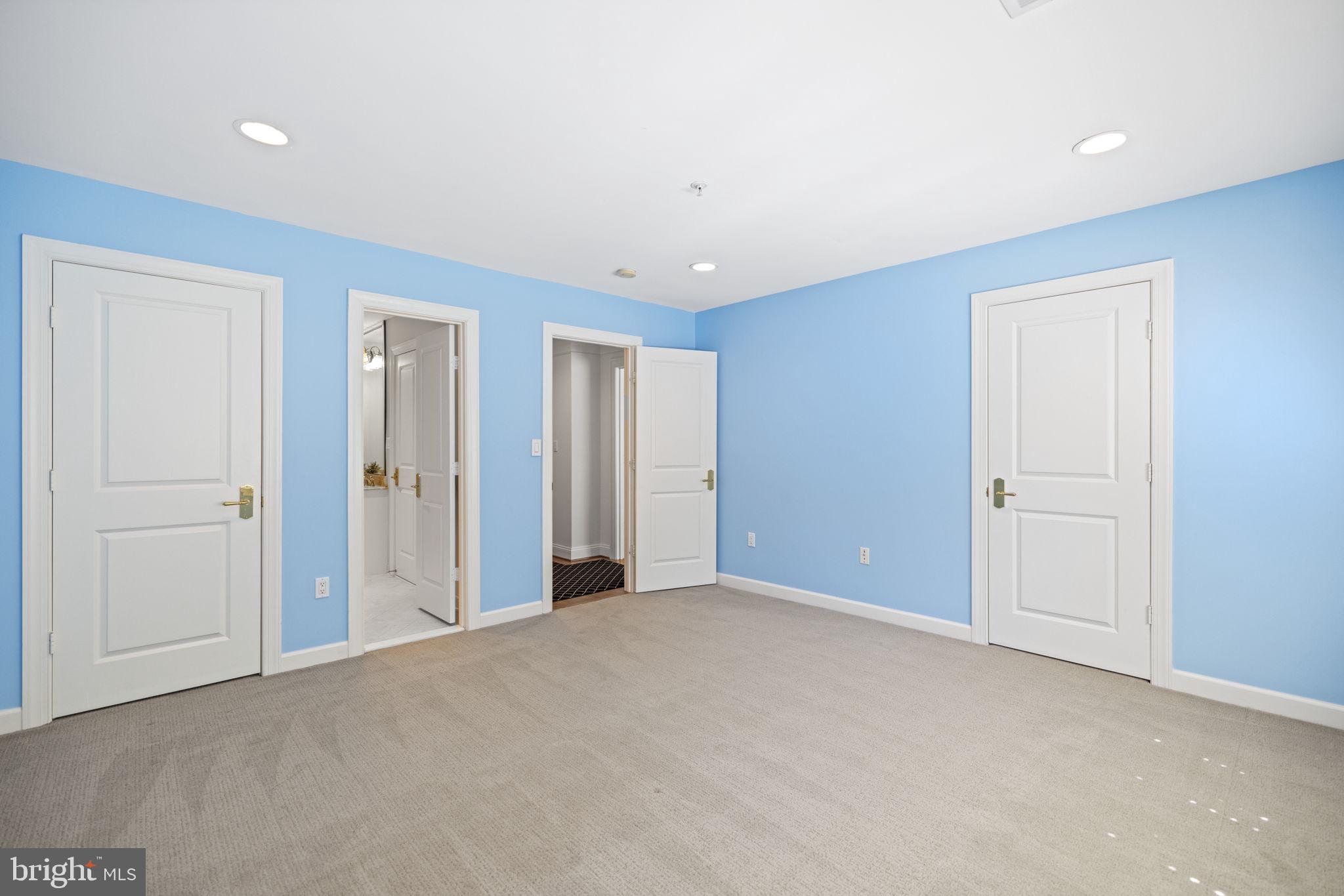 RIVER FALLS - Residential