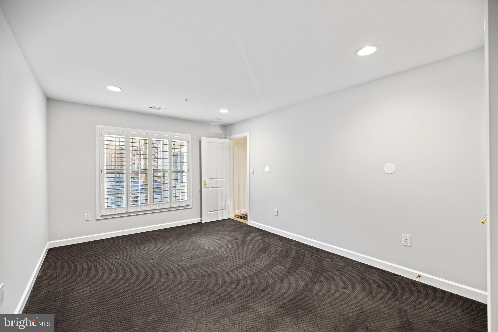 RIVER FALLS - Residential