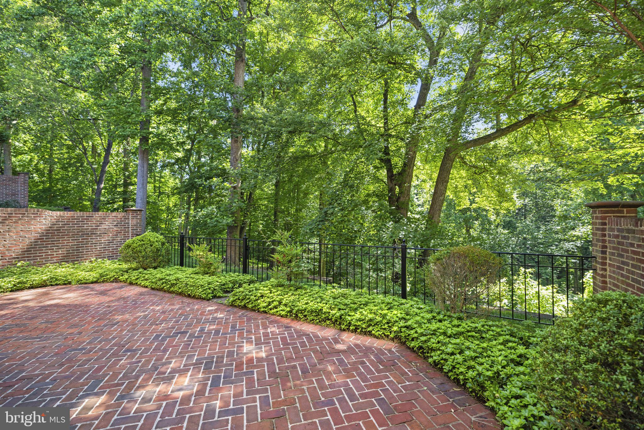 RIVER FALLS - Residential