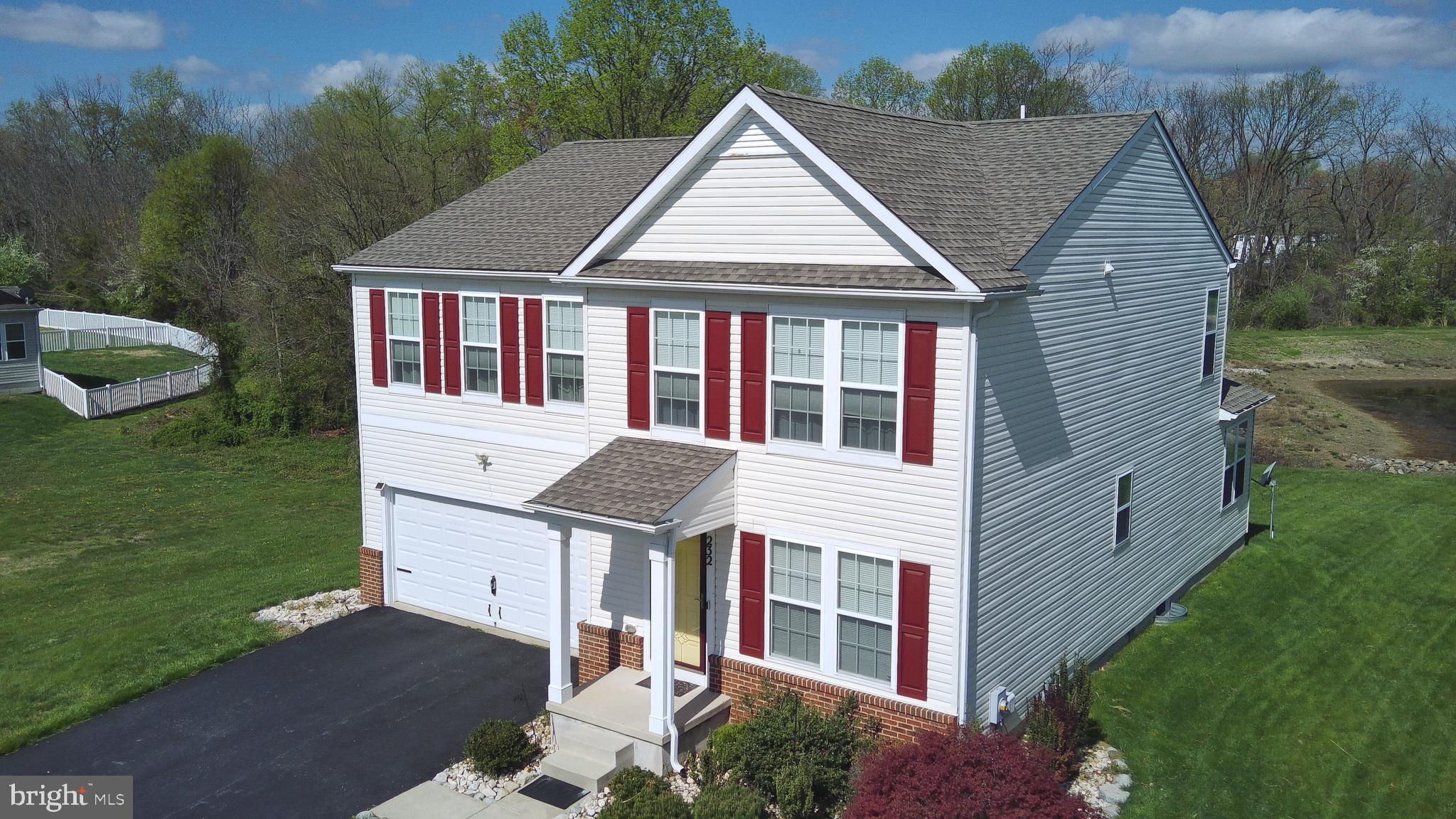 232 W PEMBROOKE DRIVE