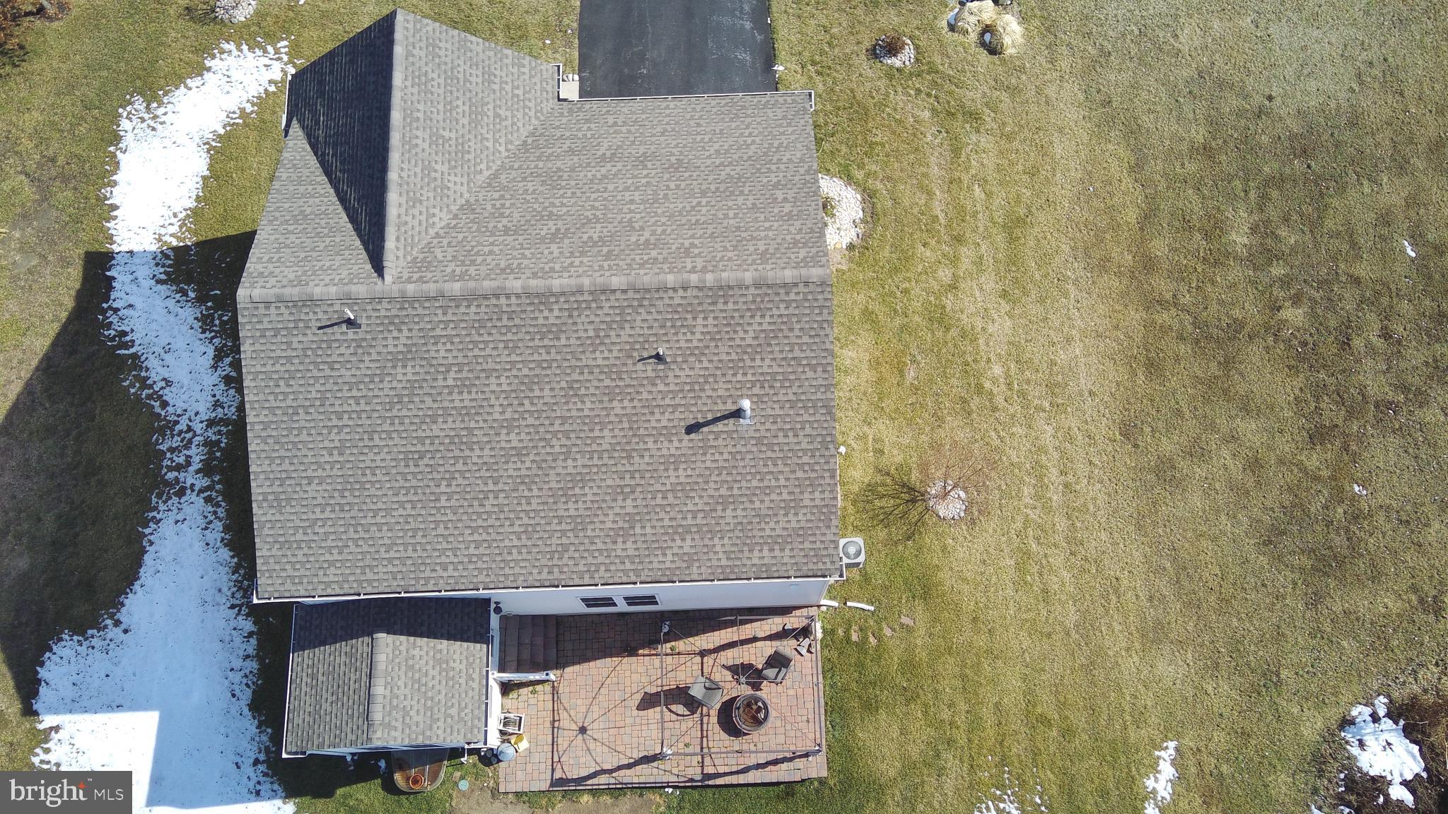 232 W PEMBROOKE DRIVE