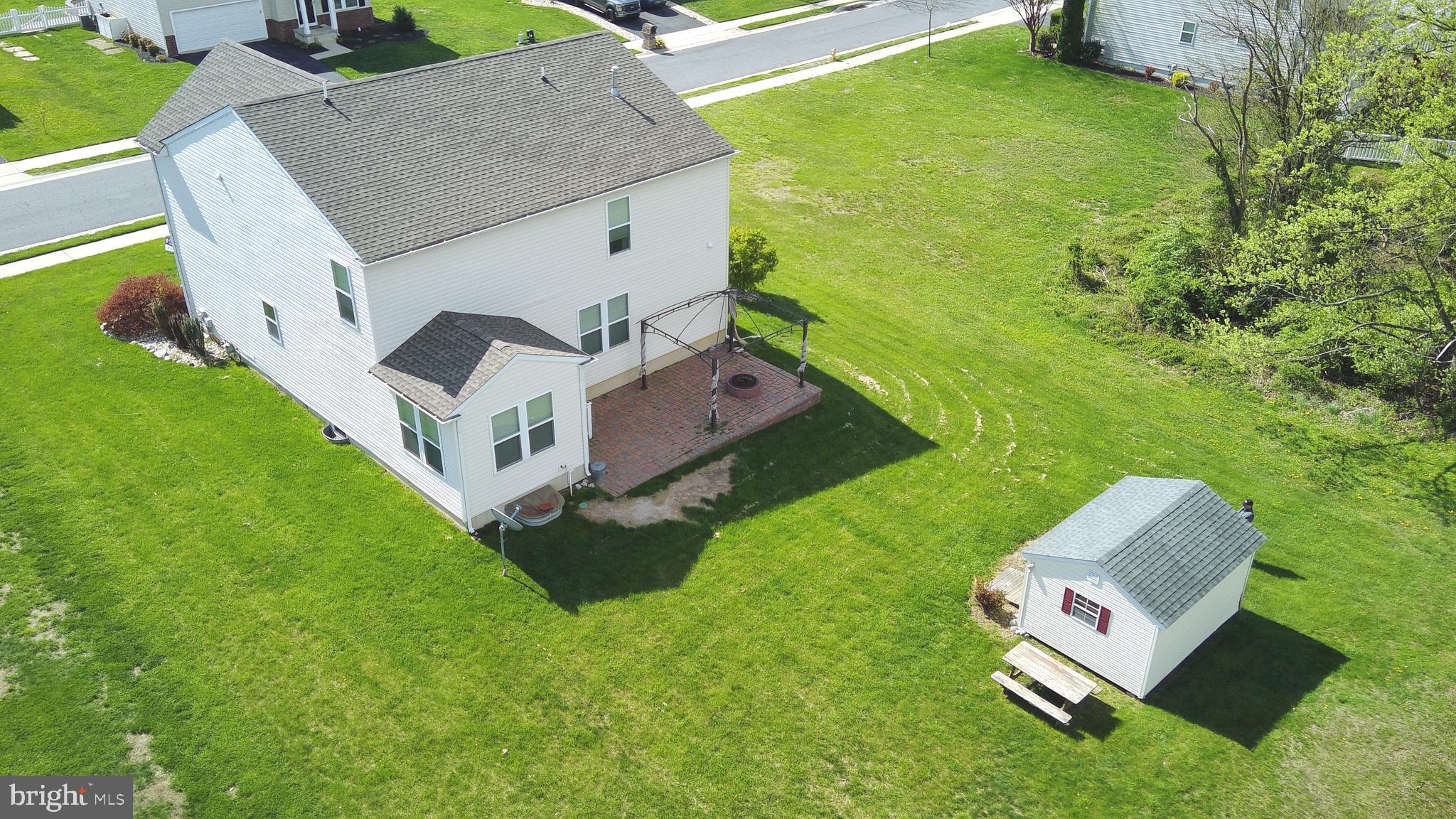 232 W PEMBROOKE DRIVE