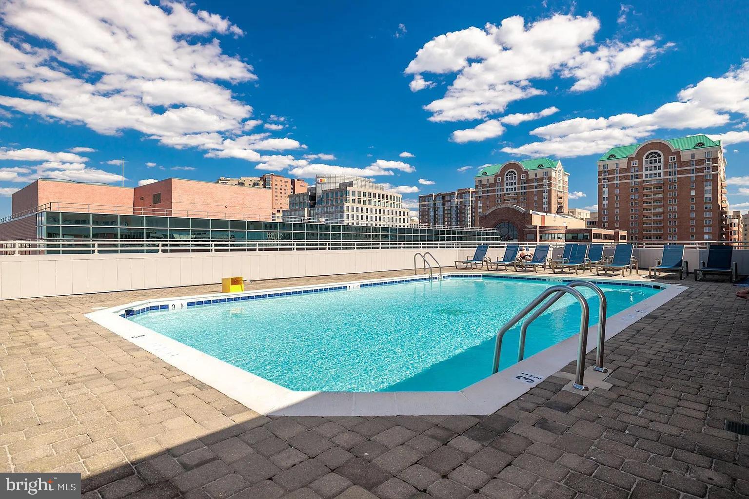 WESTVIEW AT BALLSTON METRO - Residential