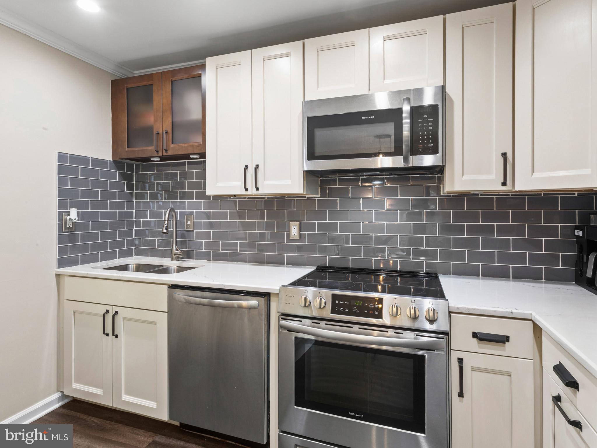 CROFTON MEWS CONDO - Residential