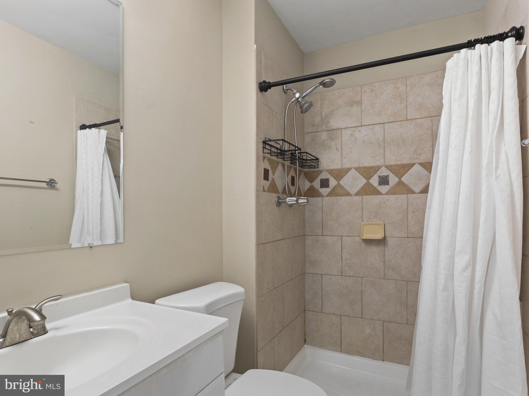 CROFTON MEWS CONDO - Residential