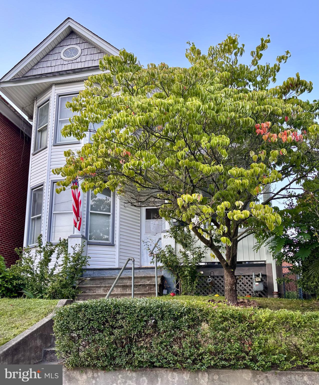 813 COLUMBIA AVENUE