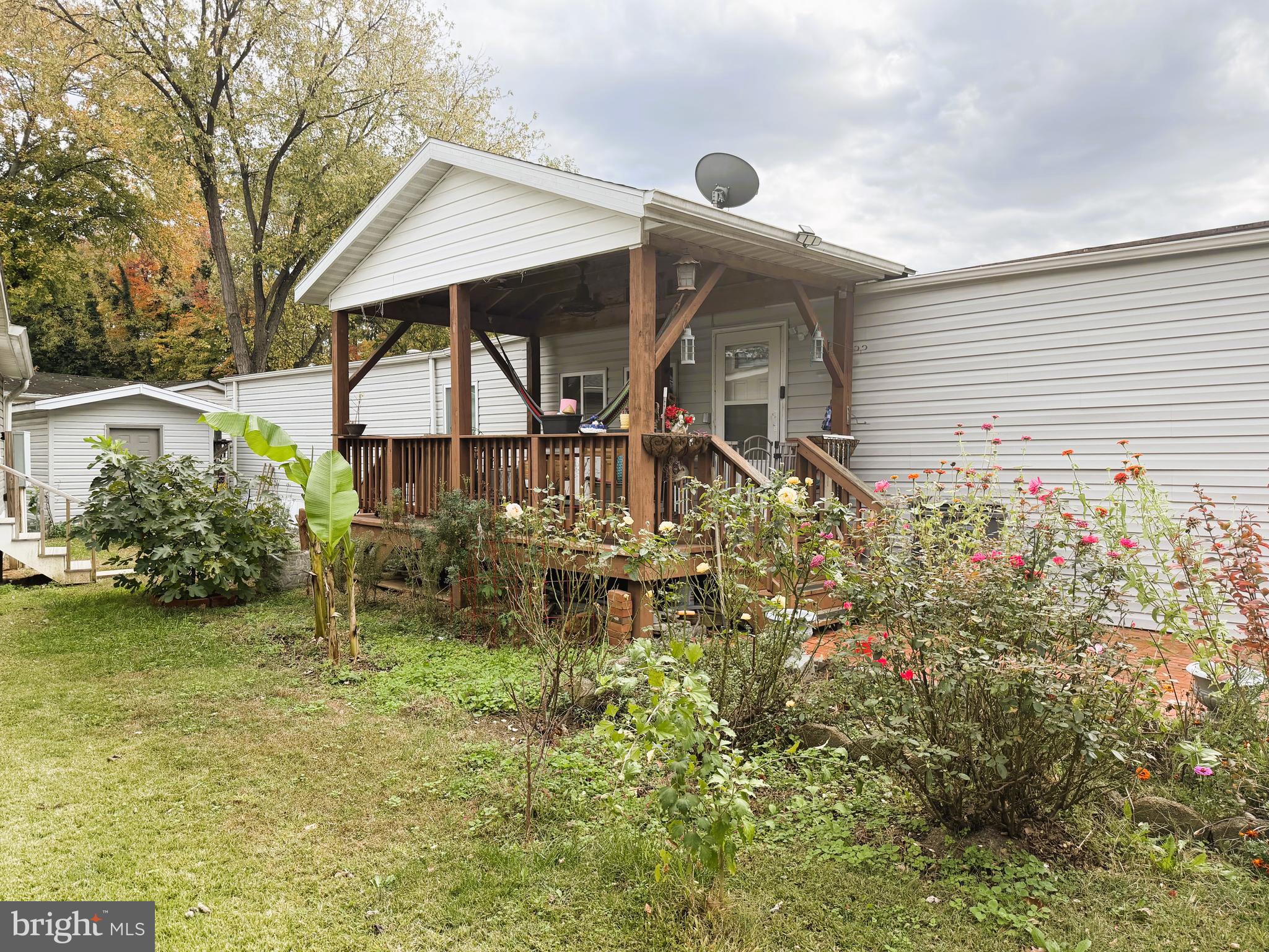 CRYSTAL LAKE MOBILE HOME PARK - Residential