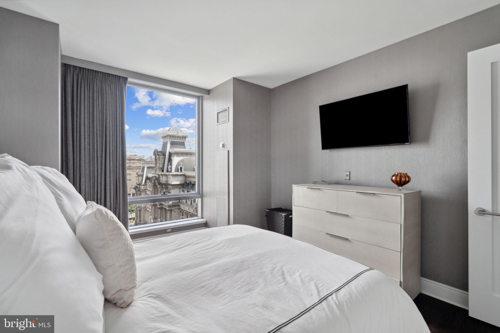 PENN SQUARE - Residential