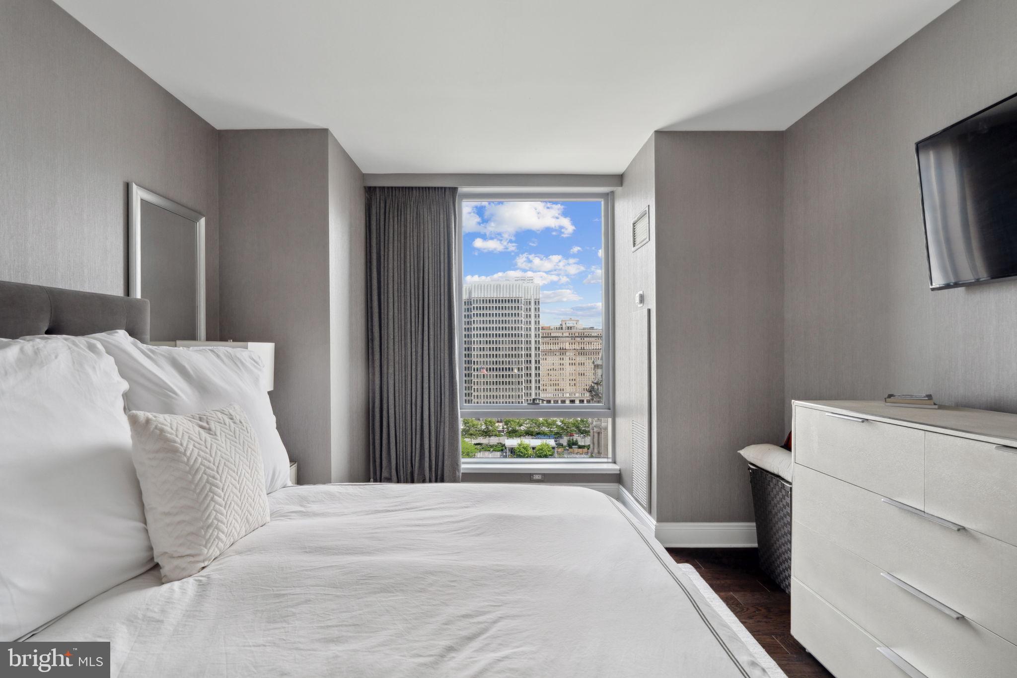 PENN SQUARE - Residential