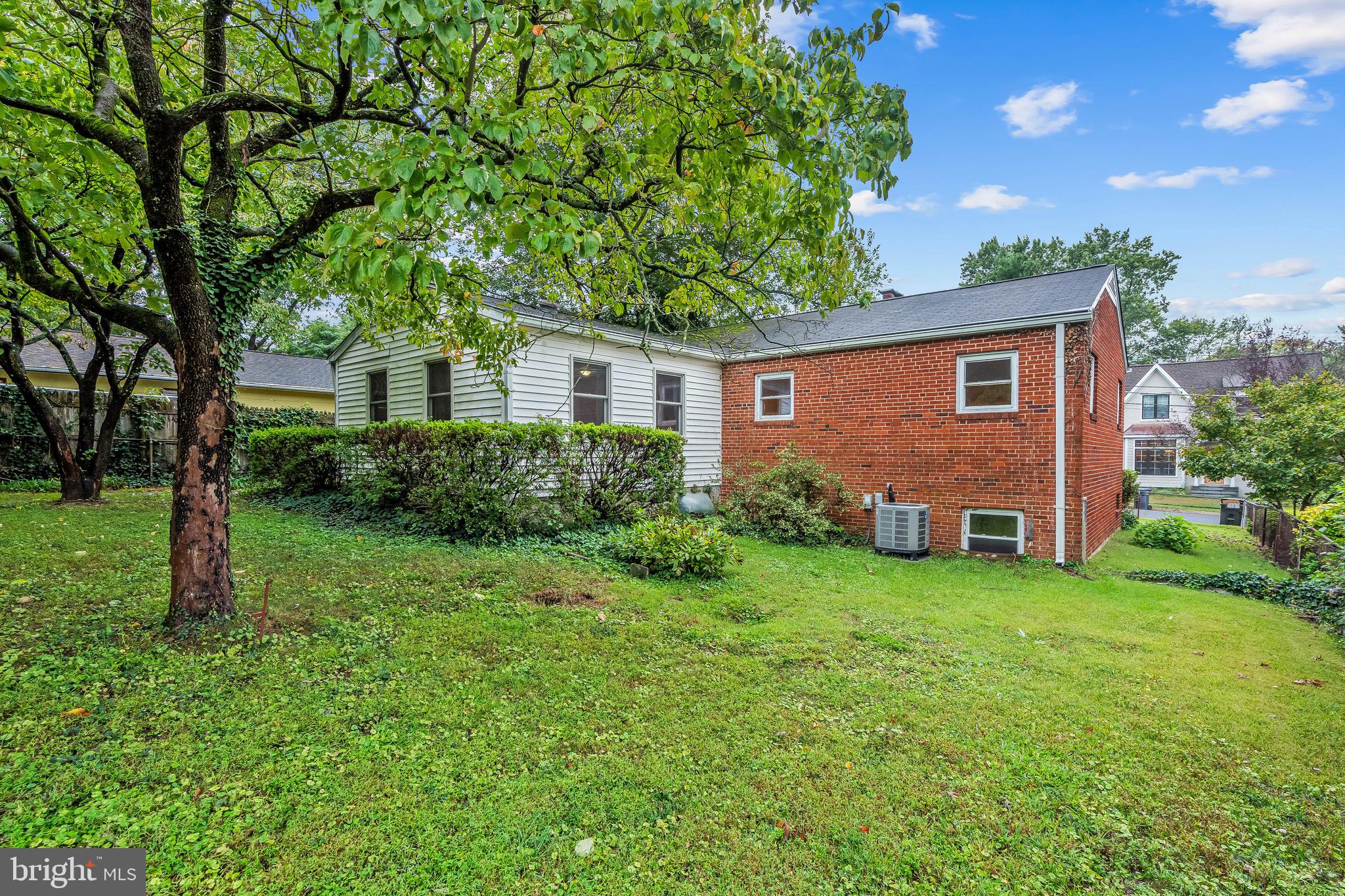 LEE CREST - Residential