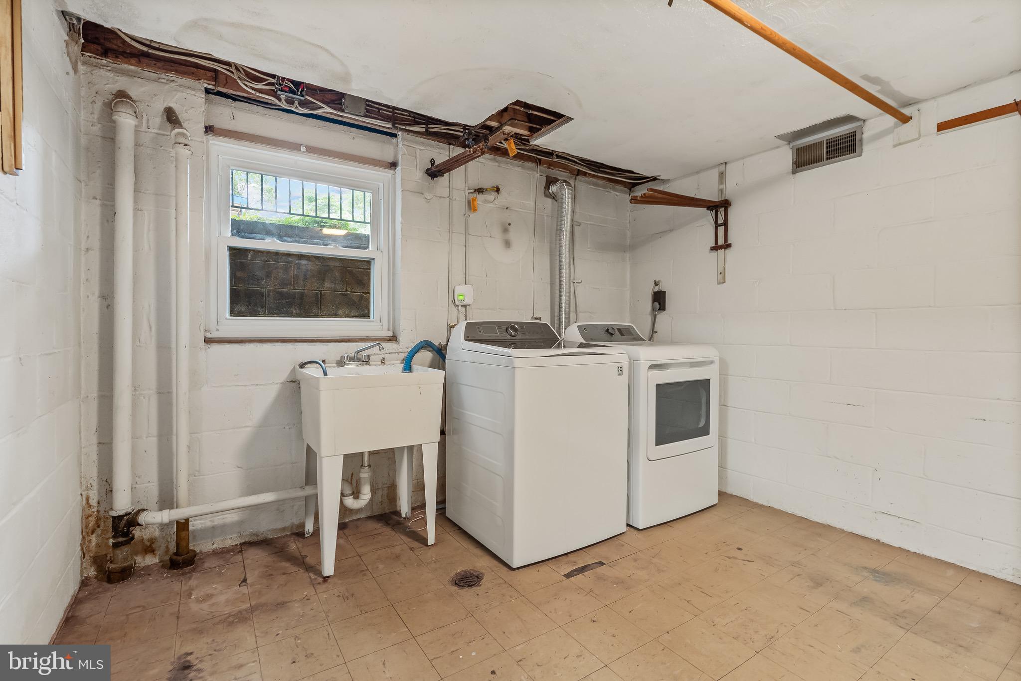 LEE CREST - Residential