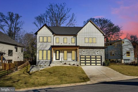 Photo of 3830 30th Road N, ARLINGTON, VA 22207 (MLS # VAAR2070228)