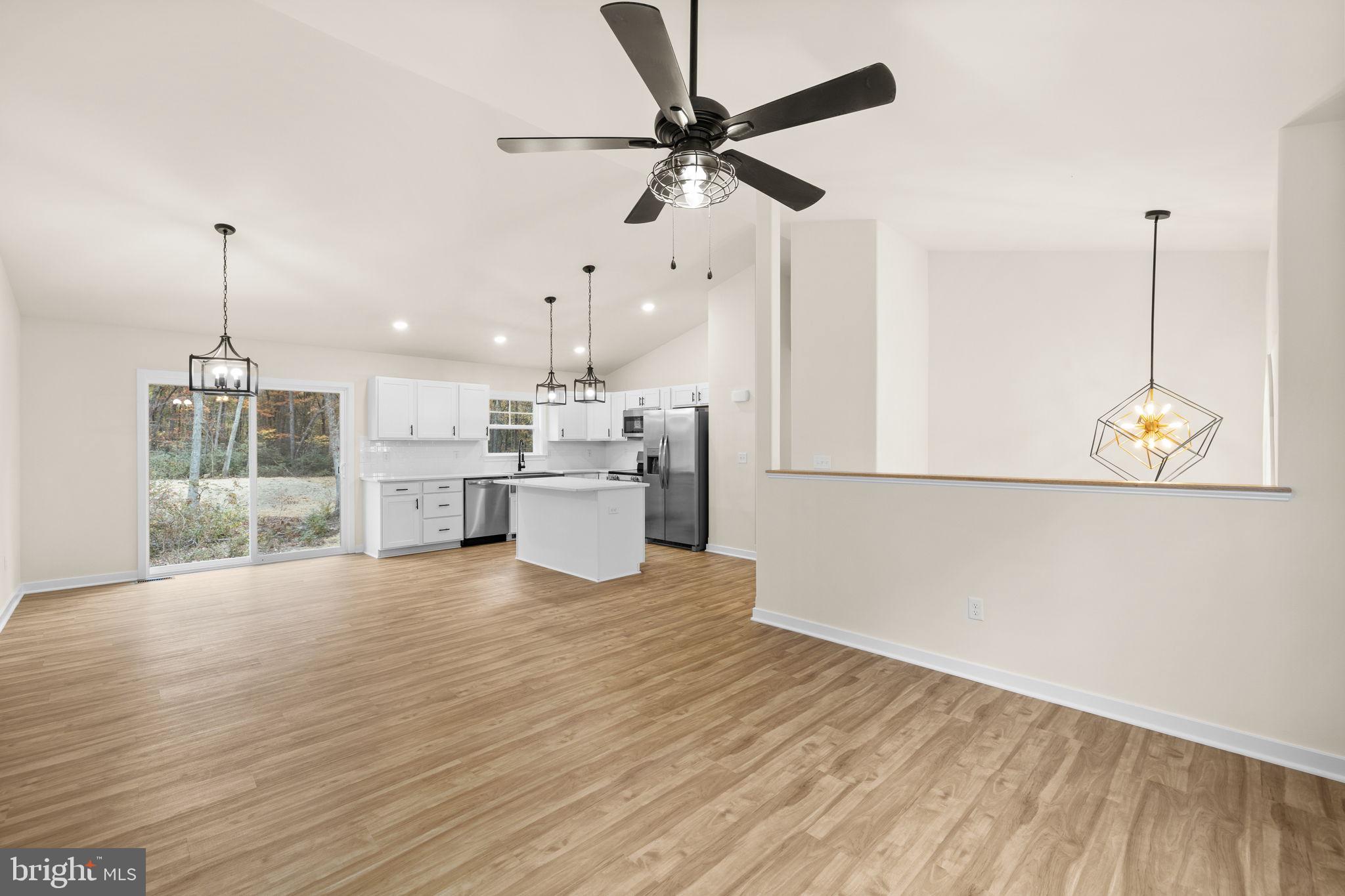 LAKE CAROLINE - Residential