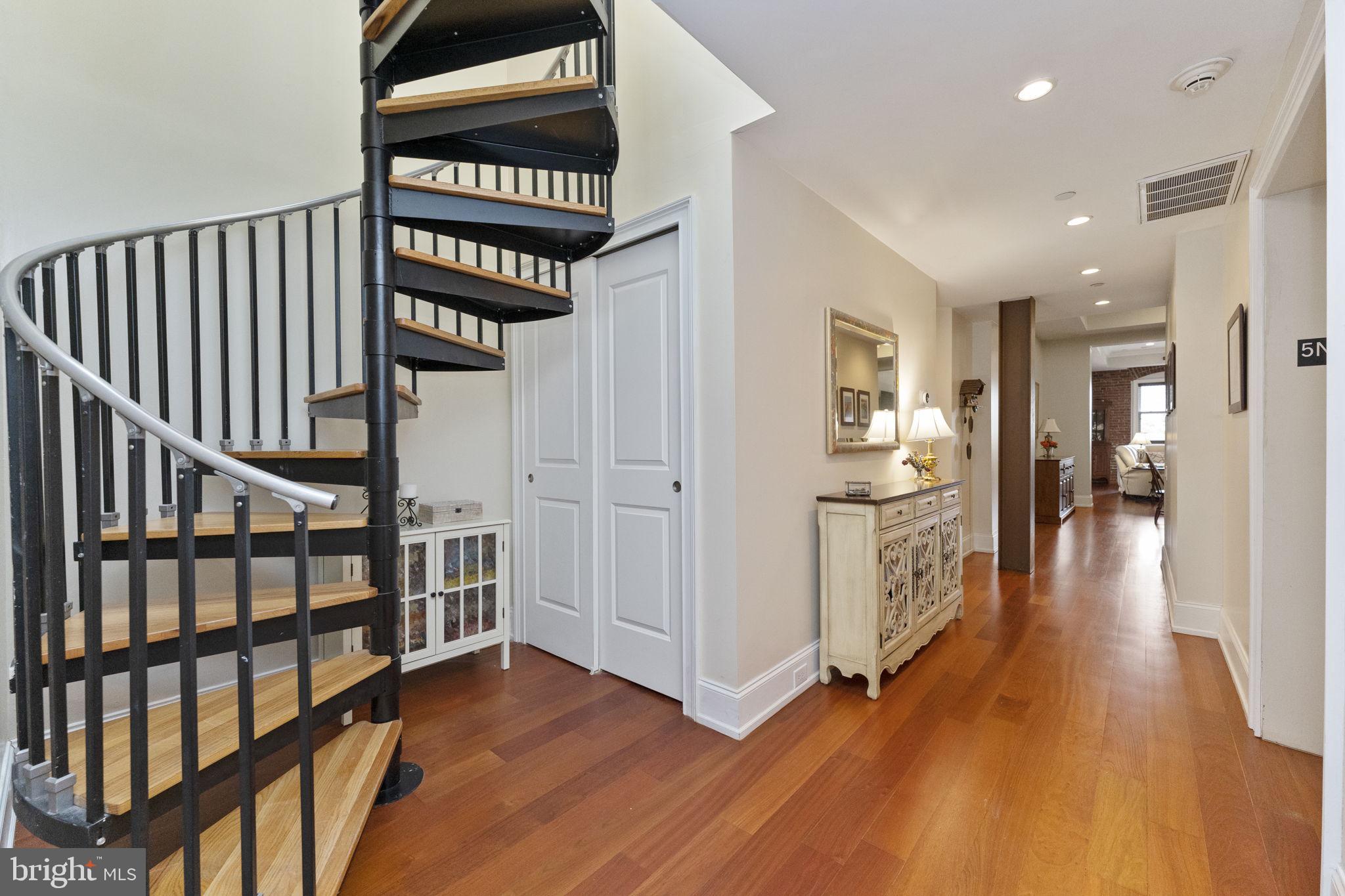 SOCIETY HILL - Residential