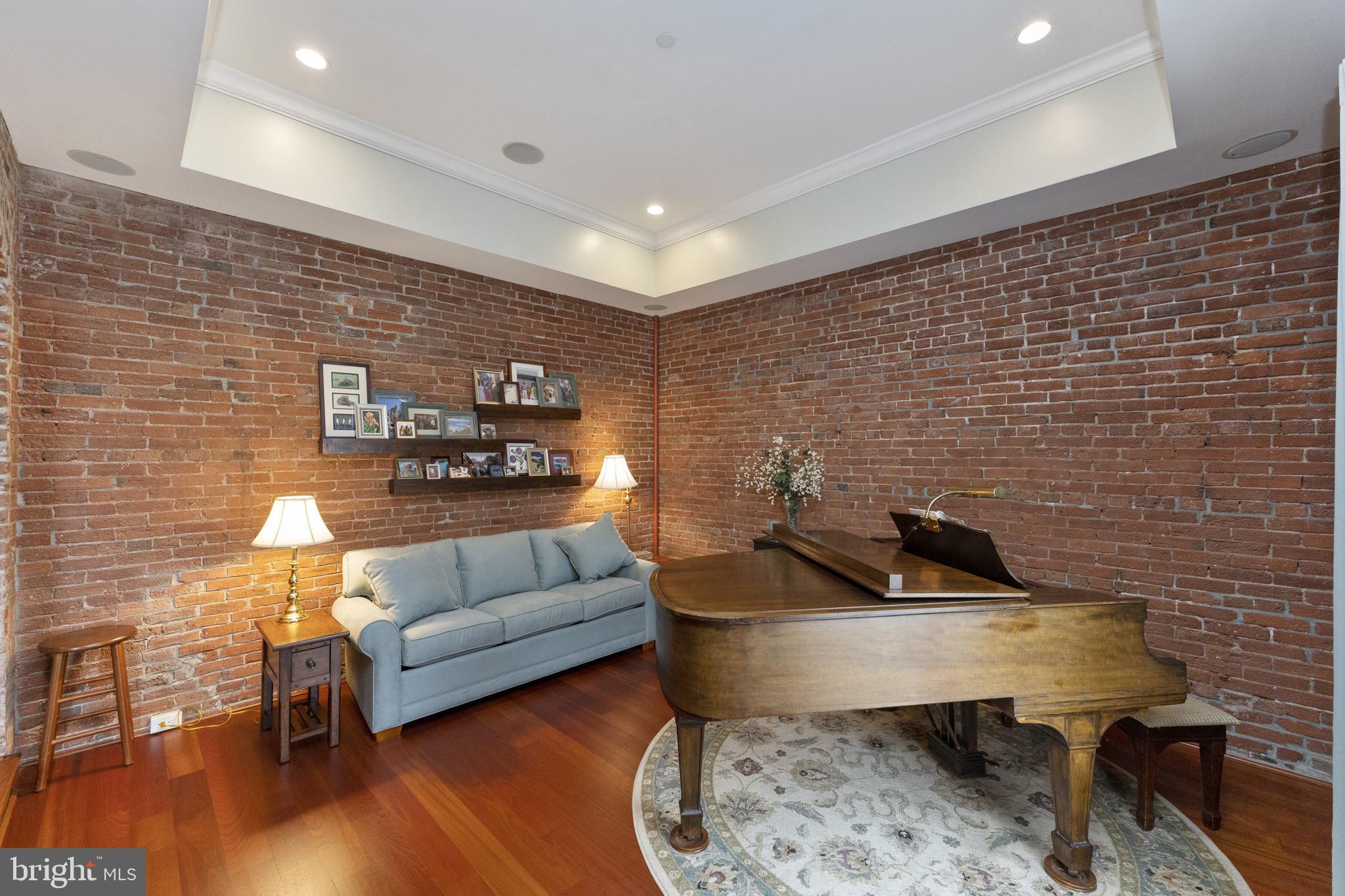SOCIETY HILL - Residential
