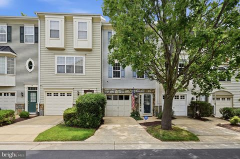 Townhouse For Sale - 112 Cahill Drive<br/> ALEXANDRIA, VA 22304