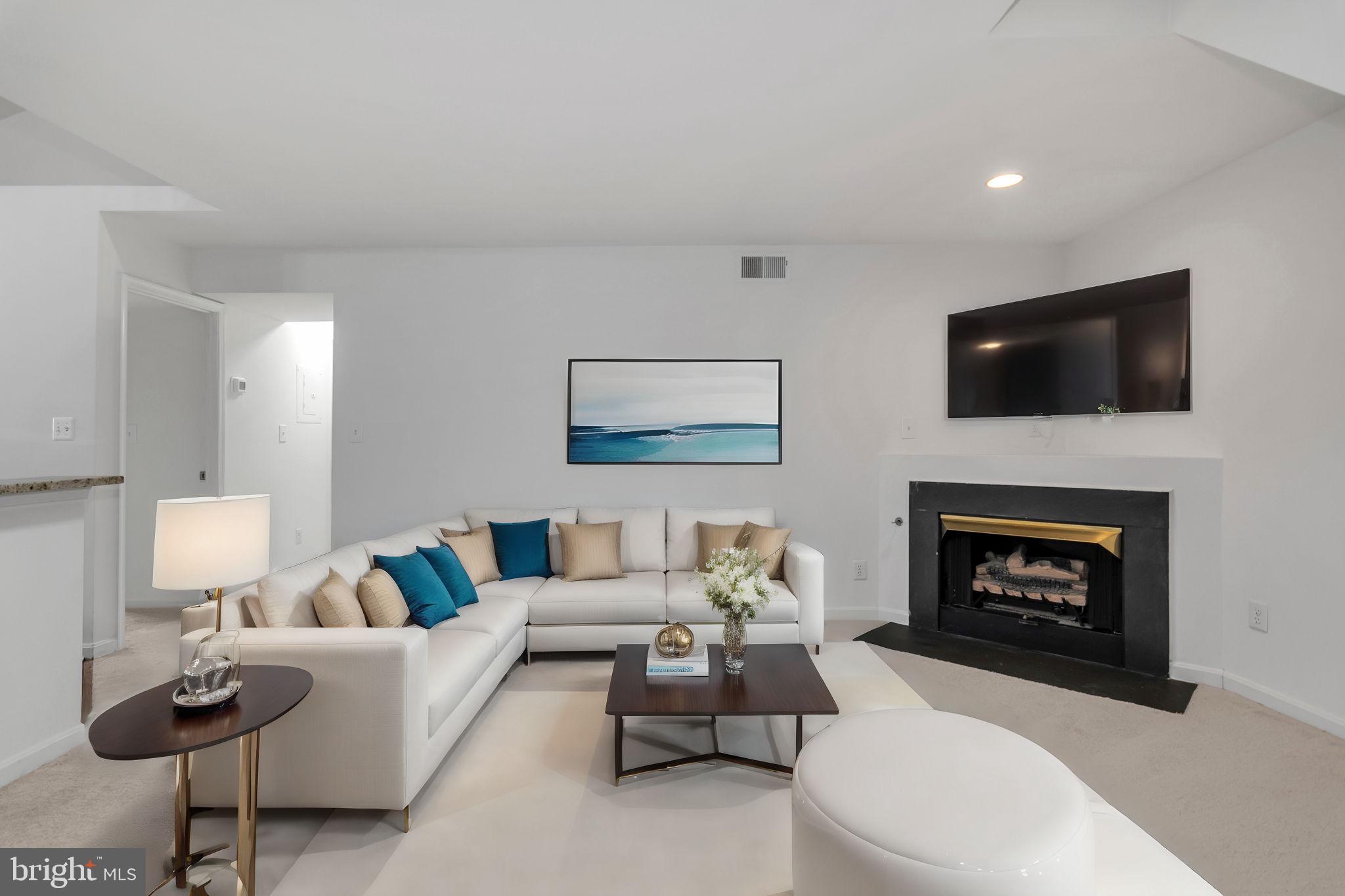 SARATOGA SPRINGS - Residential