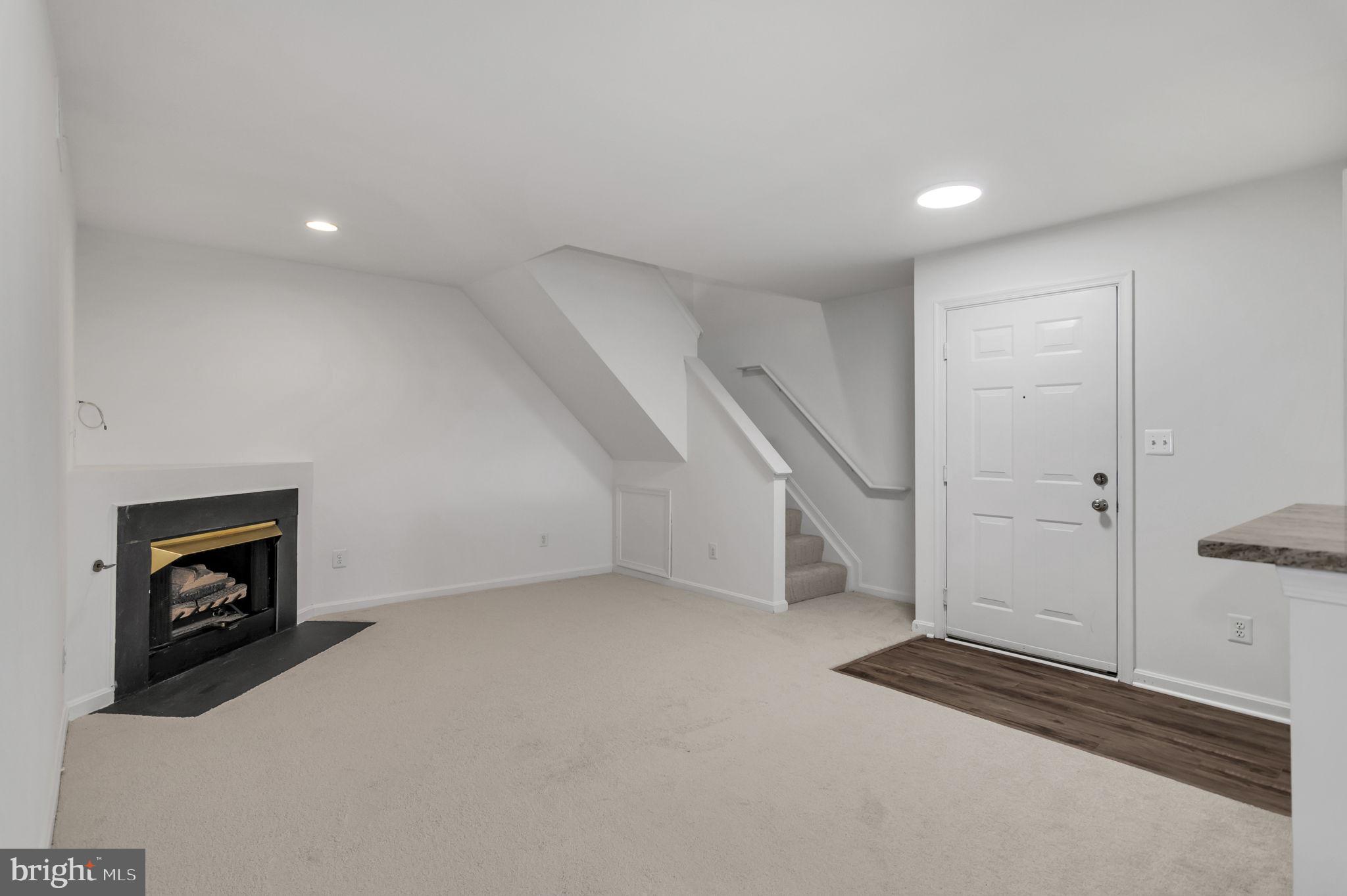 SARATOGA SPRINGS - Residential