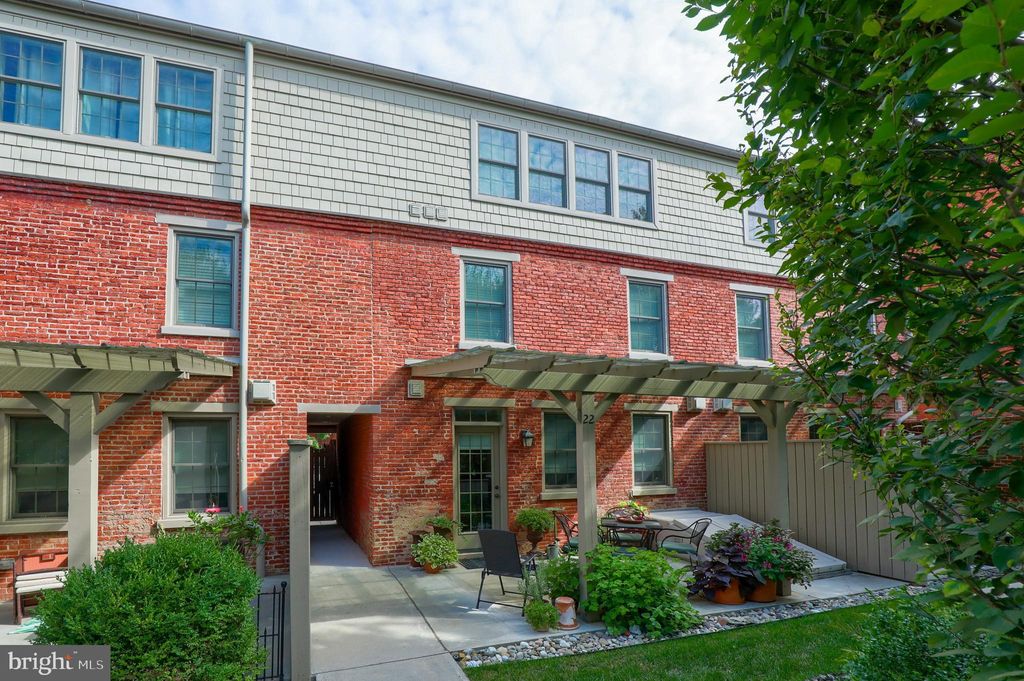 Photo of 22 E LEMON ST, LANCASTER, PA 17602 (MLS # PALA2025024)