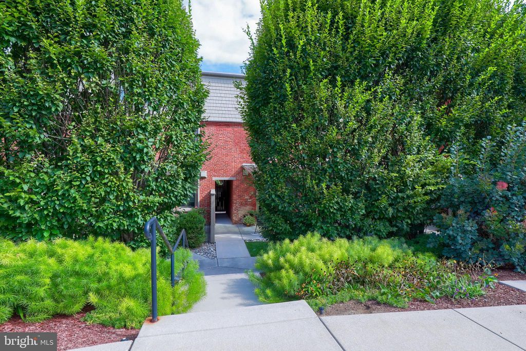 Photo of 22 E LEMON ST, LANCASTER, PA 17602 (MLS # PALA2025024)