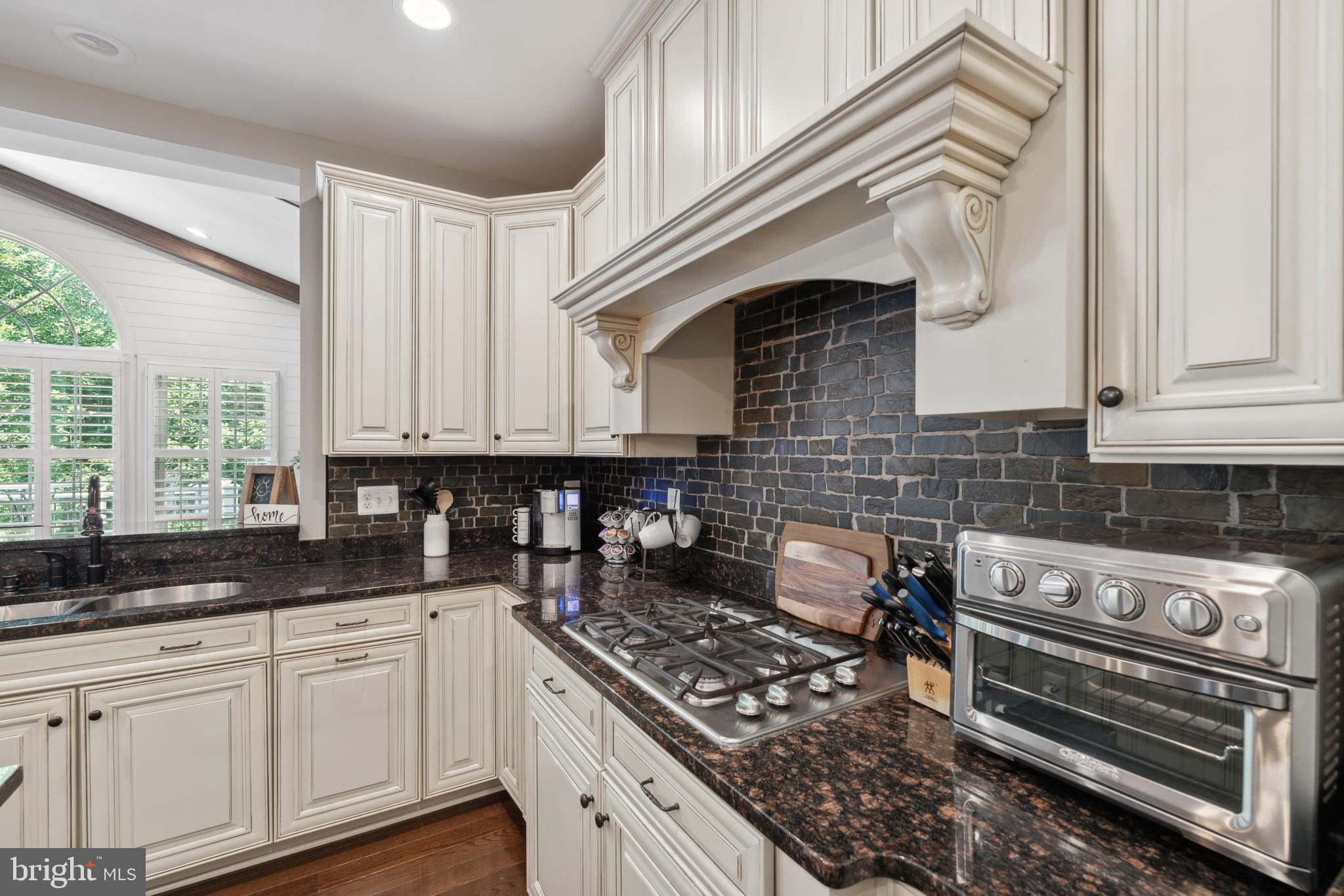 DAWSON'S CORNER - Residential