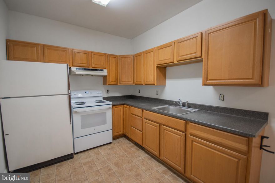 You won’t want to miss this absolutely amazing two-bedroom apartment on the first level of a stunning building! 🌟 With brand-newis windows, fresh paint, and a shiny new range, this spacious gem is sparkling clean and ready for you to call it home! Enjoy the convenience of both outside and inside access to your apartment, making it super easy to come and go as you please. Plus, you’ll have one free parking space and the convenience of coin-operated laundry right inside the central vestibule! This is by far the biggest apartment available at this price, and it’s truly a fantastic find! Come see for yourself—you’re going to love it! 🏡✨