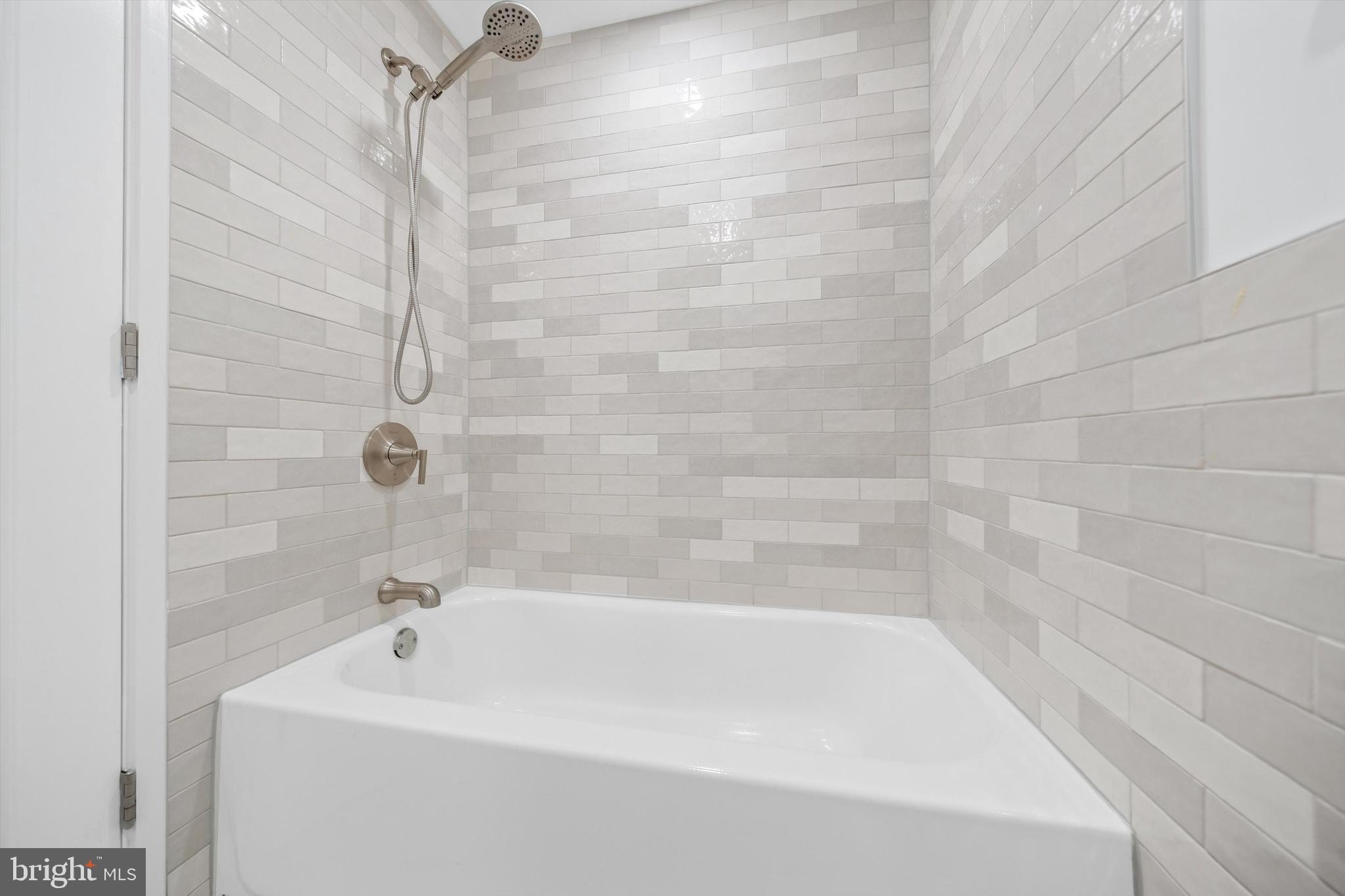 FALLSREACH - Residential