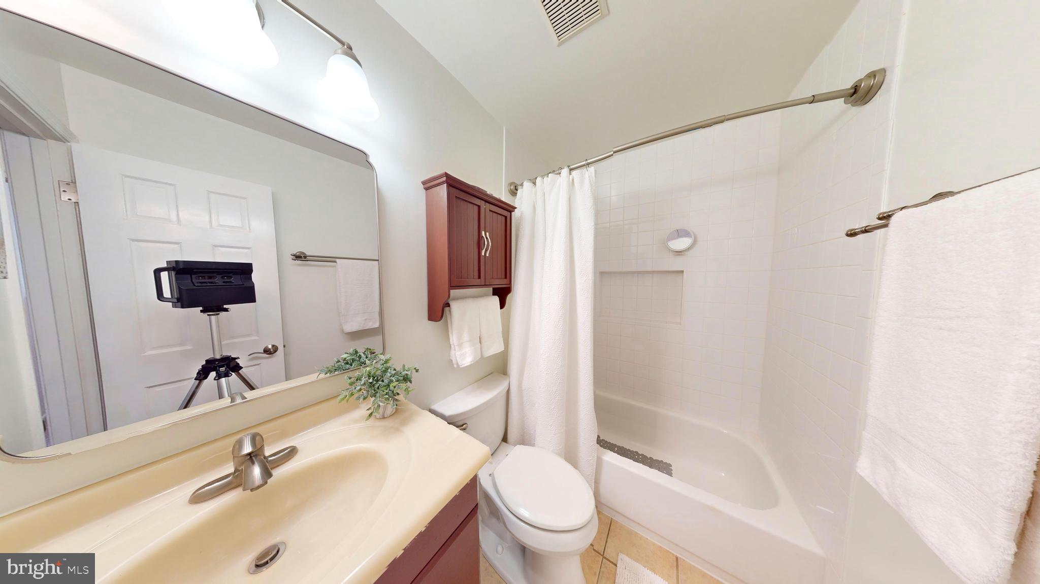 HICKORY FARMS - Residential