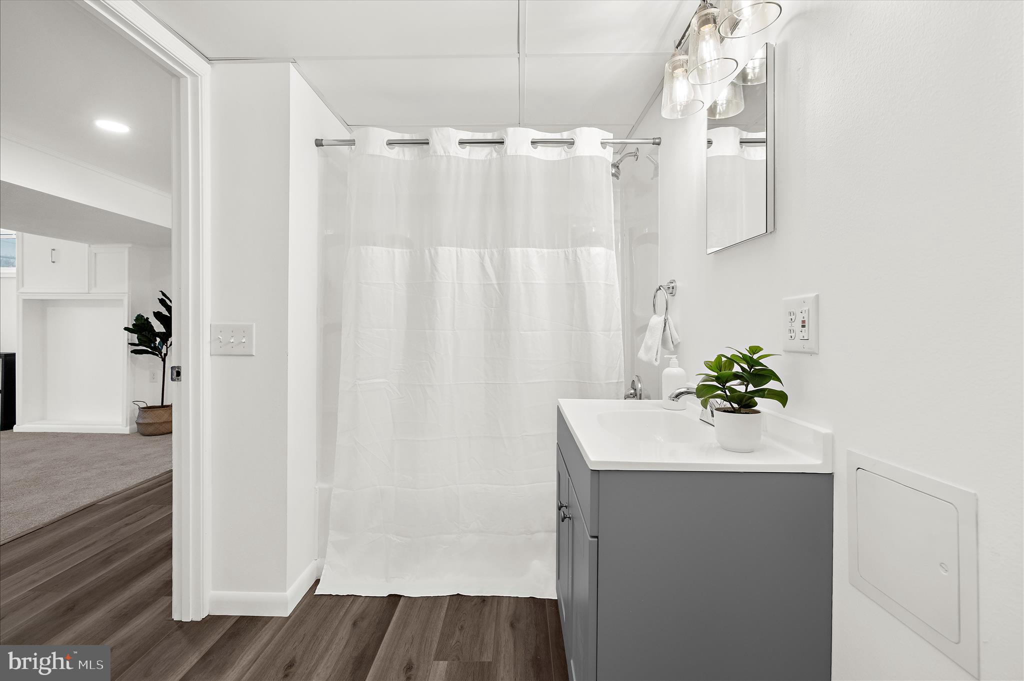 ROLAND TERRACE - Residential