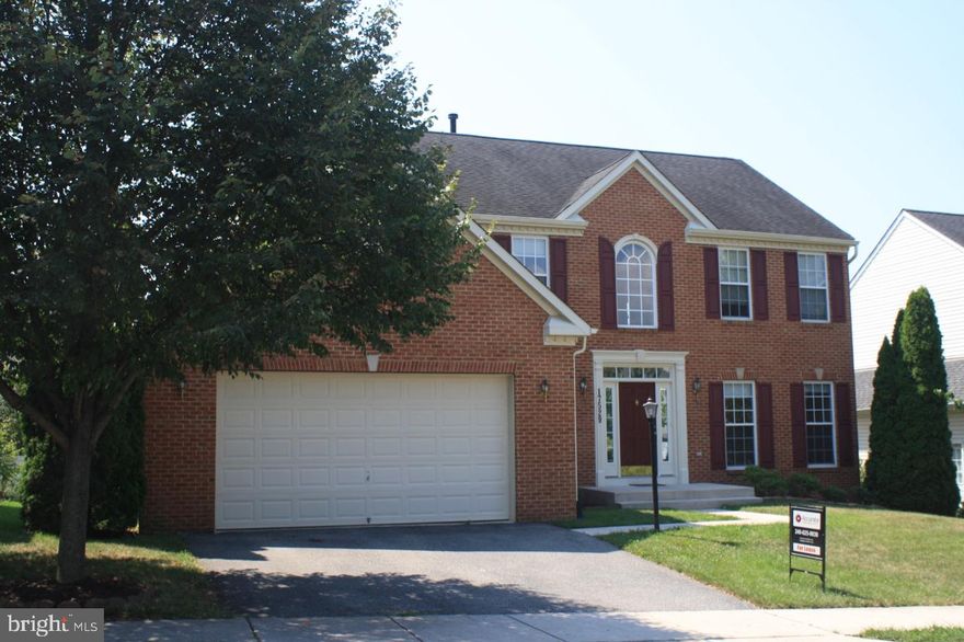 Lovely home in Washington County!  Lots of nice touches throughout; gas fireplace, morning room off kitchen - both with ceramic tile, 2 story foyer with wood flooring, very nice master bedroom with luxury bath with ceramic, huge rec room in lower level with Berber carpet, powder room, basement walk out, deck. Owner is looking for a 2 year lease. Shows well and available Sept 15.